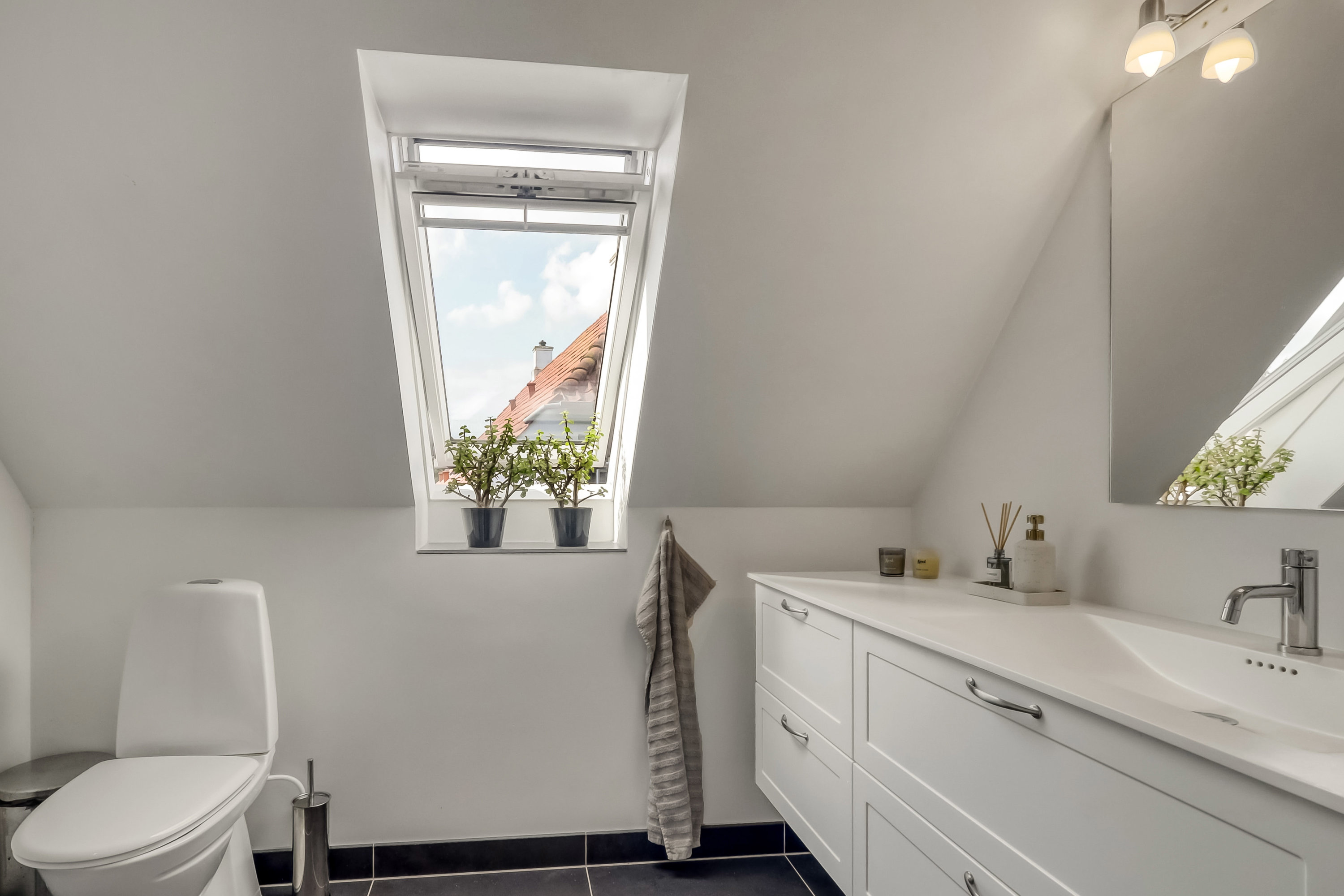 Fremhævet toilet billede i fuldskærmstilstand. Billede af Strandgade 47, Tåsinge, 5700 Svendborg