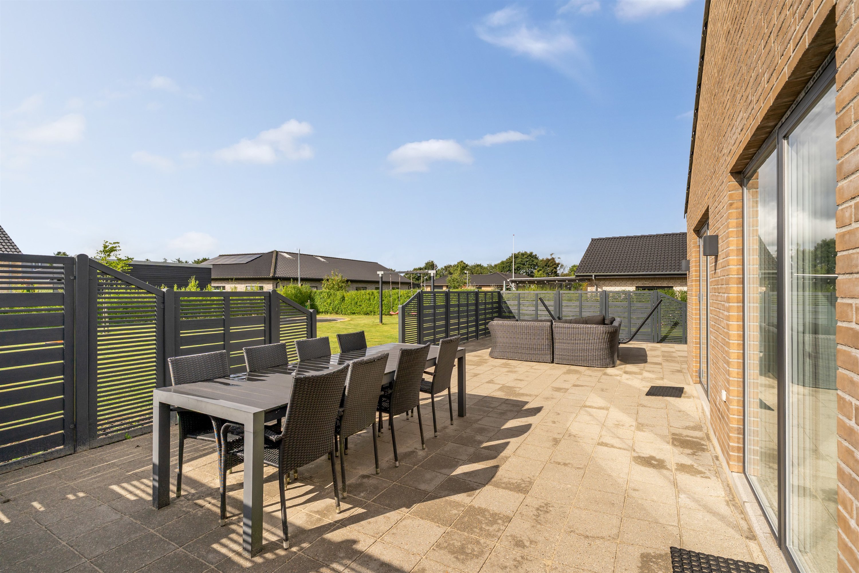 Fremhævet terrasse billede i fuldskærmstilstand. Billede af Tusindbenet 4, 7190 Billund
