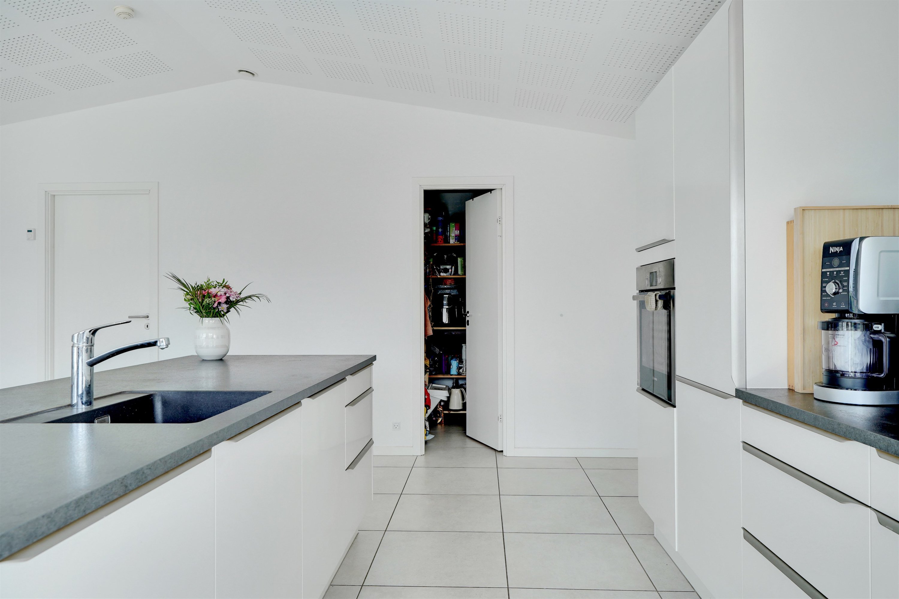 Fremhævet køkken billede i fuldskærmstilstand. Billede af Tusindbenet 4, 7190 Billund