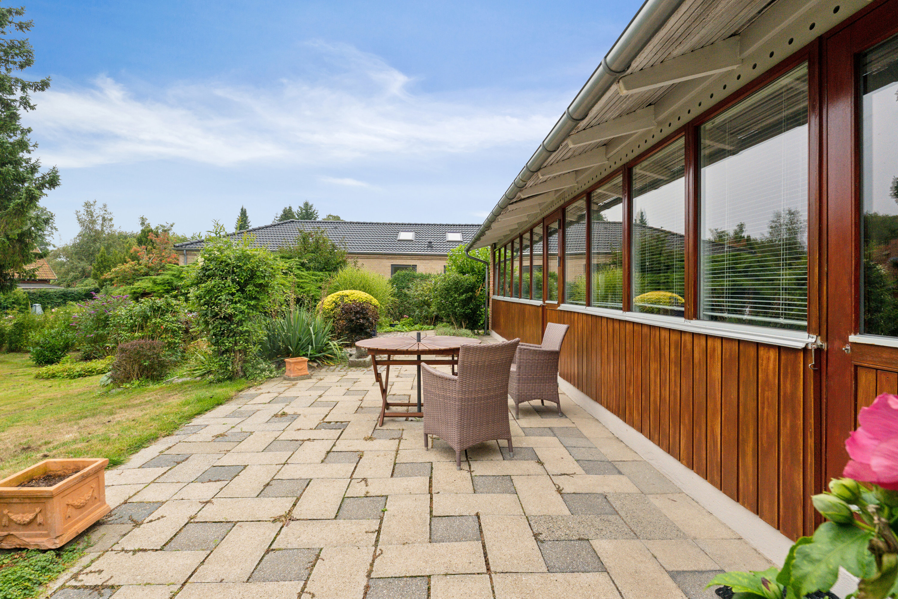 Fremhævet terrasse billede i fuldskærmstilstand. Billede af Skodsborgvej 380, 2850 Nærum