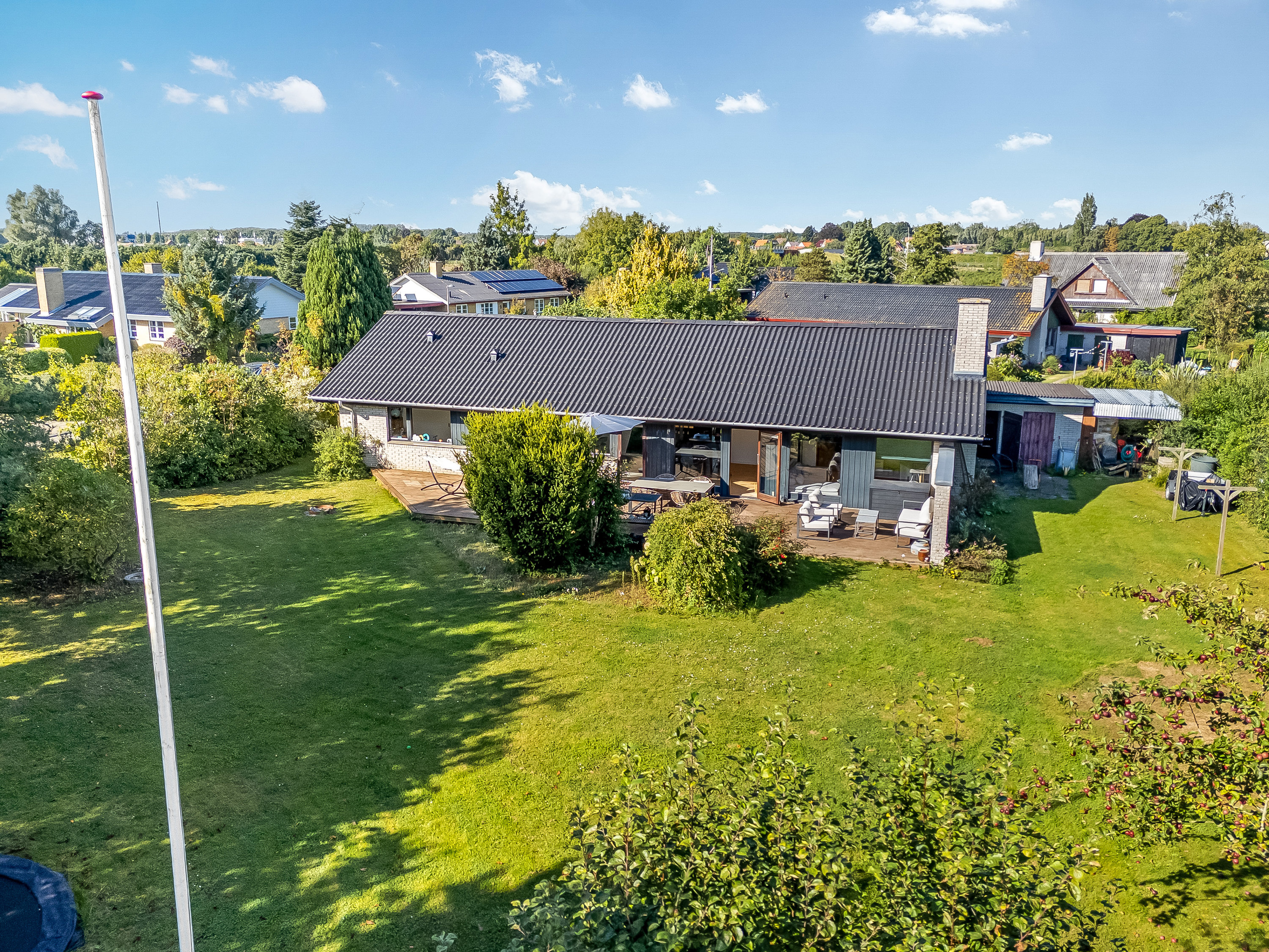 Fremhævet facade billede i fuldskærmstilstand. Billede af Krummingen 8, Nagelsti, 4800 Nykøbing F