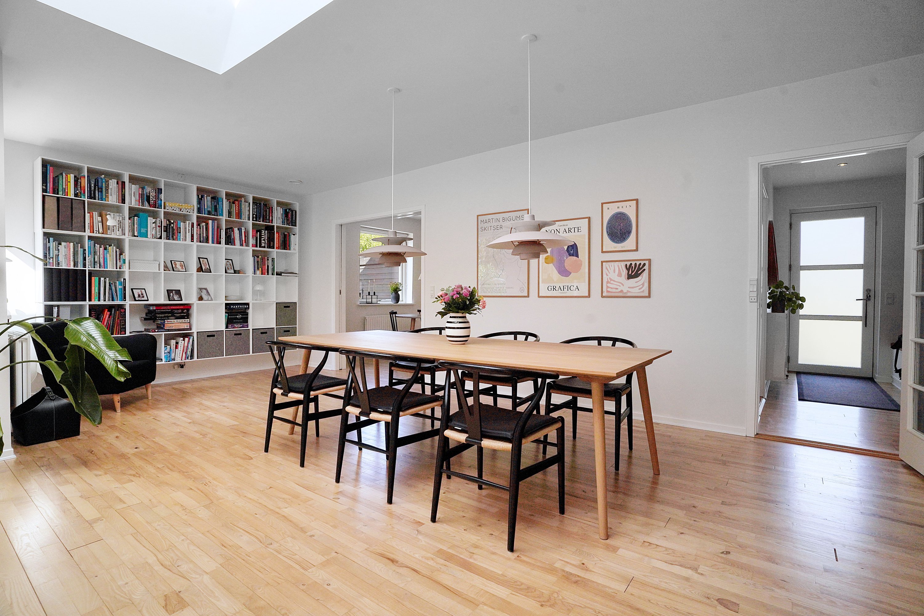 Fremhævet spisestue billede i fuldskærmstilstand. Billede af Birgitte Gøyesvej 26, 3400 Hillerød