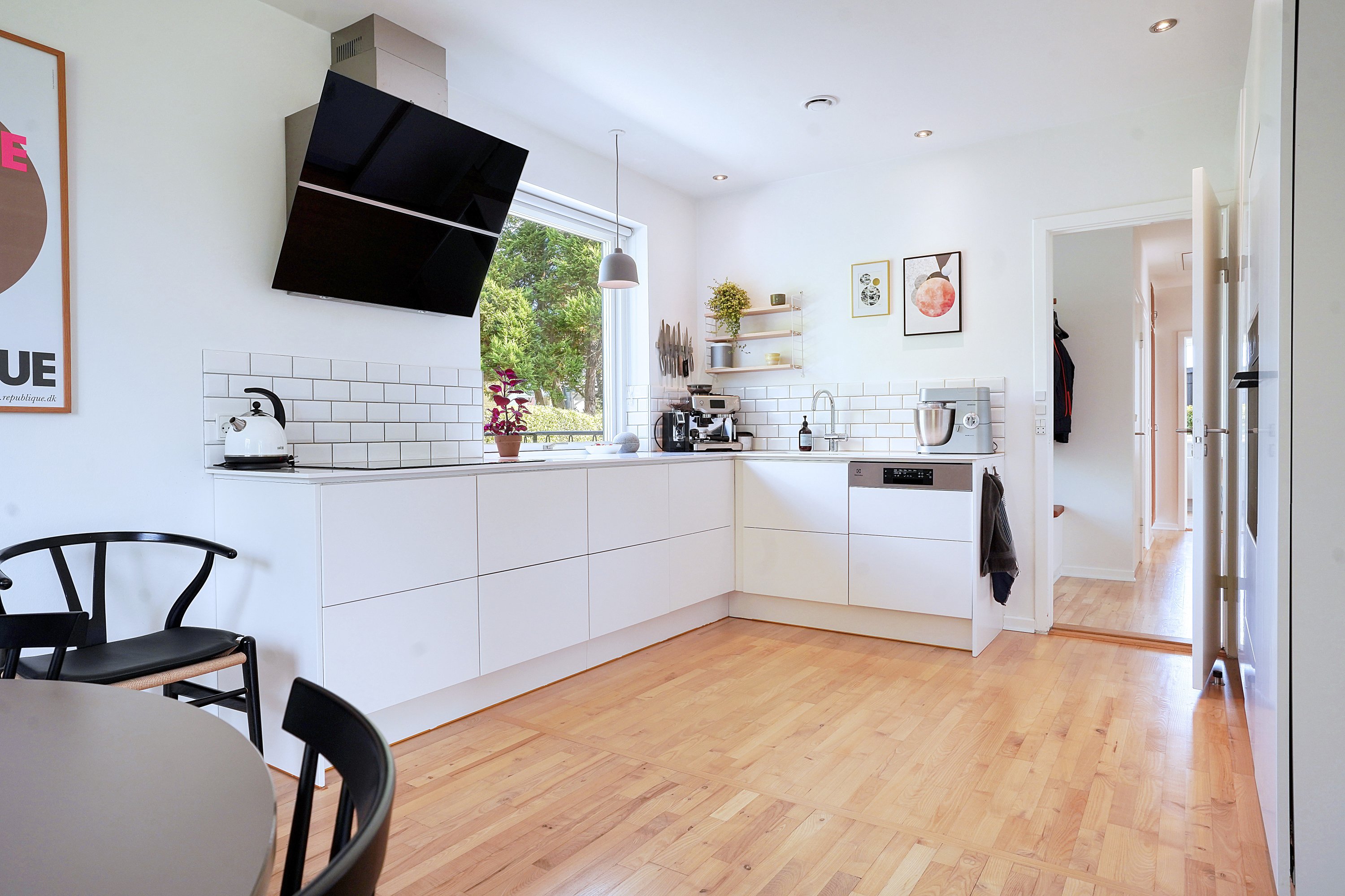 Fremhævet køkken billede i fuldskærmstilstand. Billede af Birgitte Gøyesvej 26, 3400 Hillerød