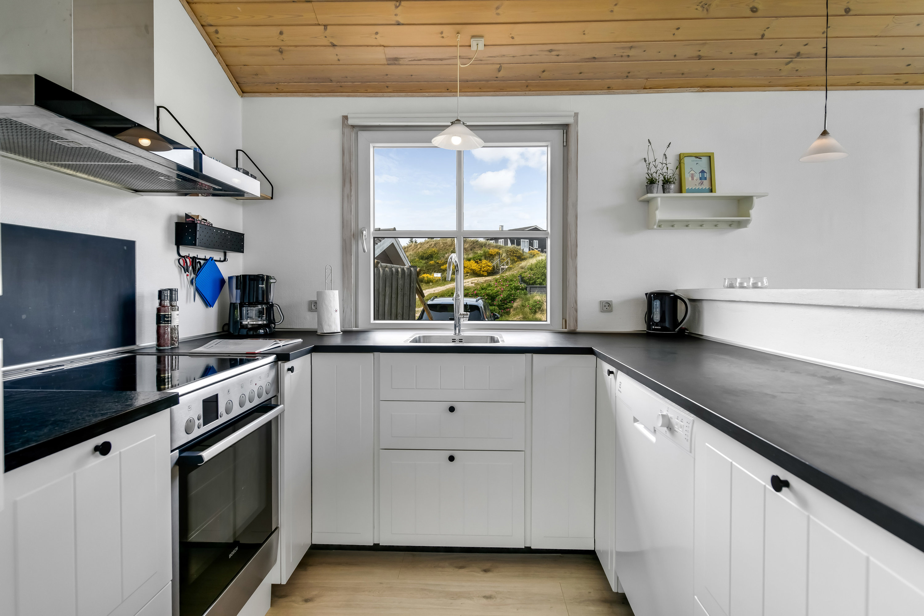 Fremhævet  billede i fuldskærmstilstand. Billede af Porsevej 10, Henne Strand, 6854 Henne