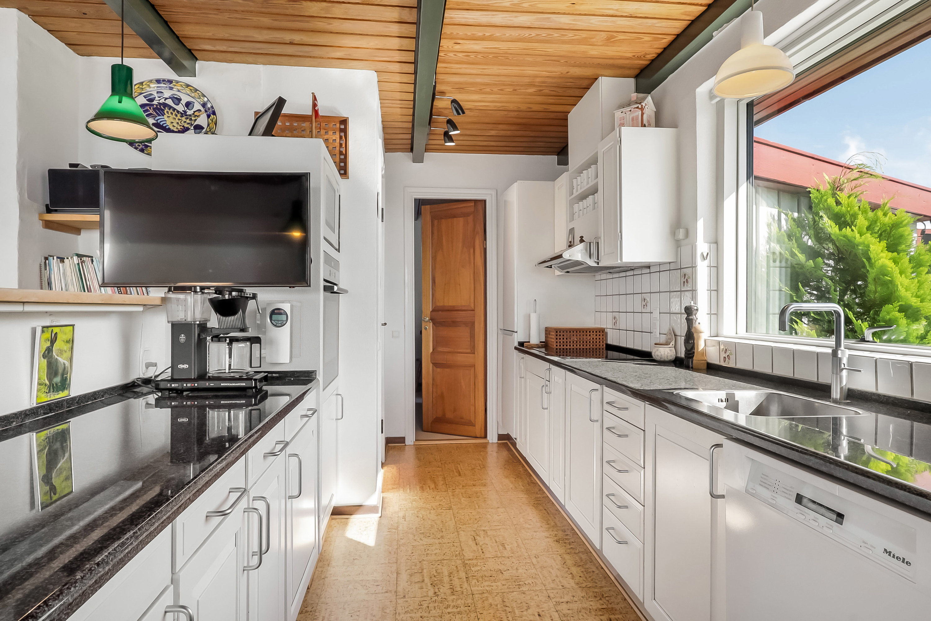 Fremhævet køkken billede i fuldskærmstilstand. Billede af Myrehøjvej 37, 5700 Svendborg