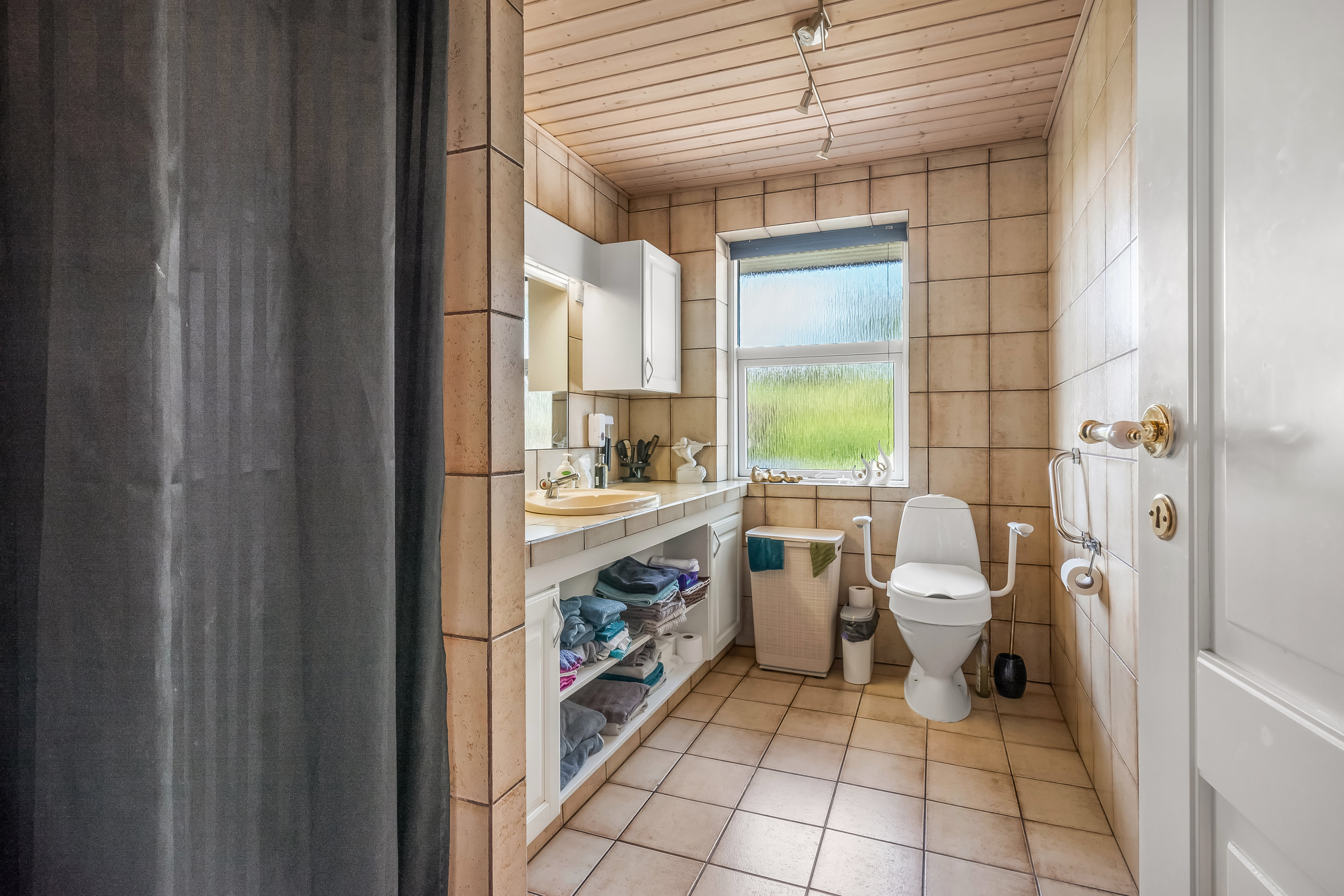 Fremhævet badeværelse billede i fuldskærmstilstand. Billede af Bogfinkevej 28, Rindum, 6950 Ringkøbing