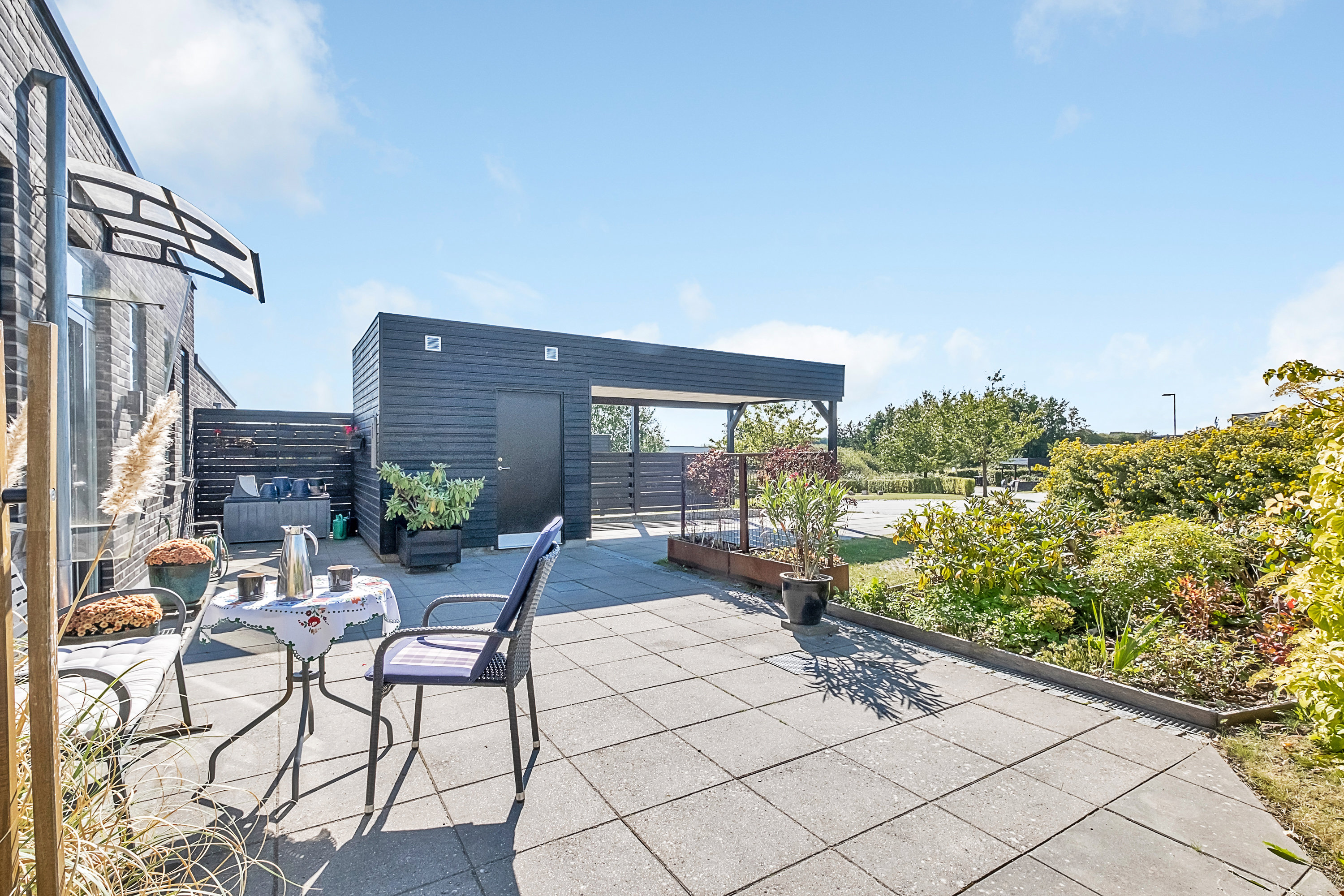 Fremhævet terrasse billede i fuldskærmstilstand. Billede af Hjortshøjvangen 118, 8530 Hjortshøj