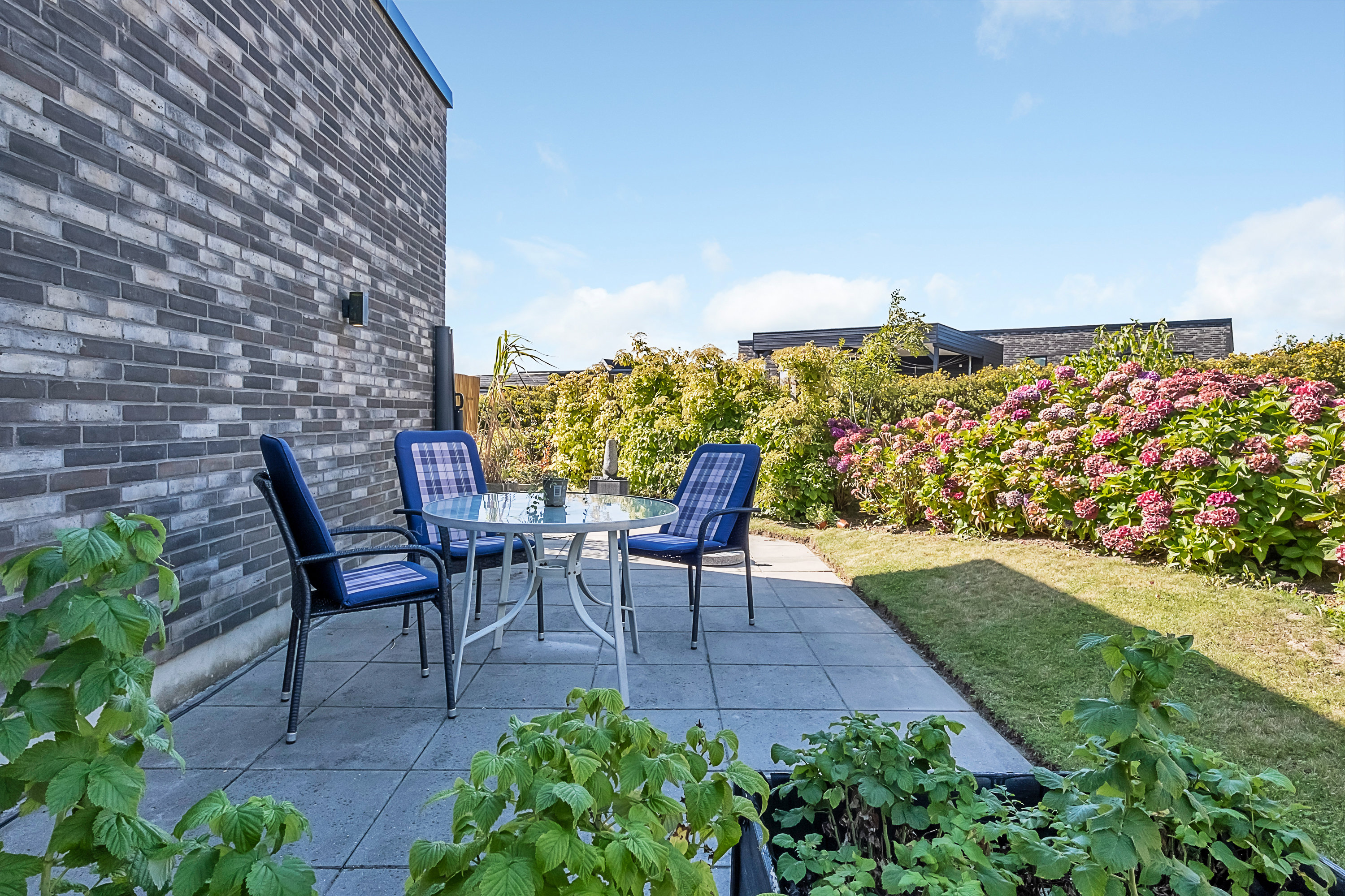 Fremhævet terrasse billede i fuldskærmstilstand. Billede af Hjortshøjvangen 118, 8530 Hjortshøj