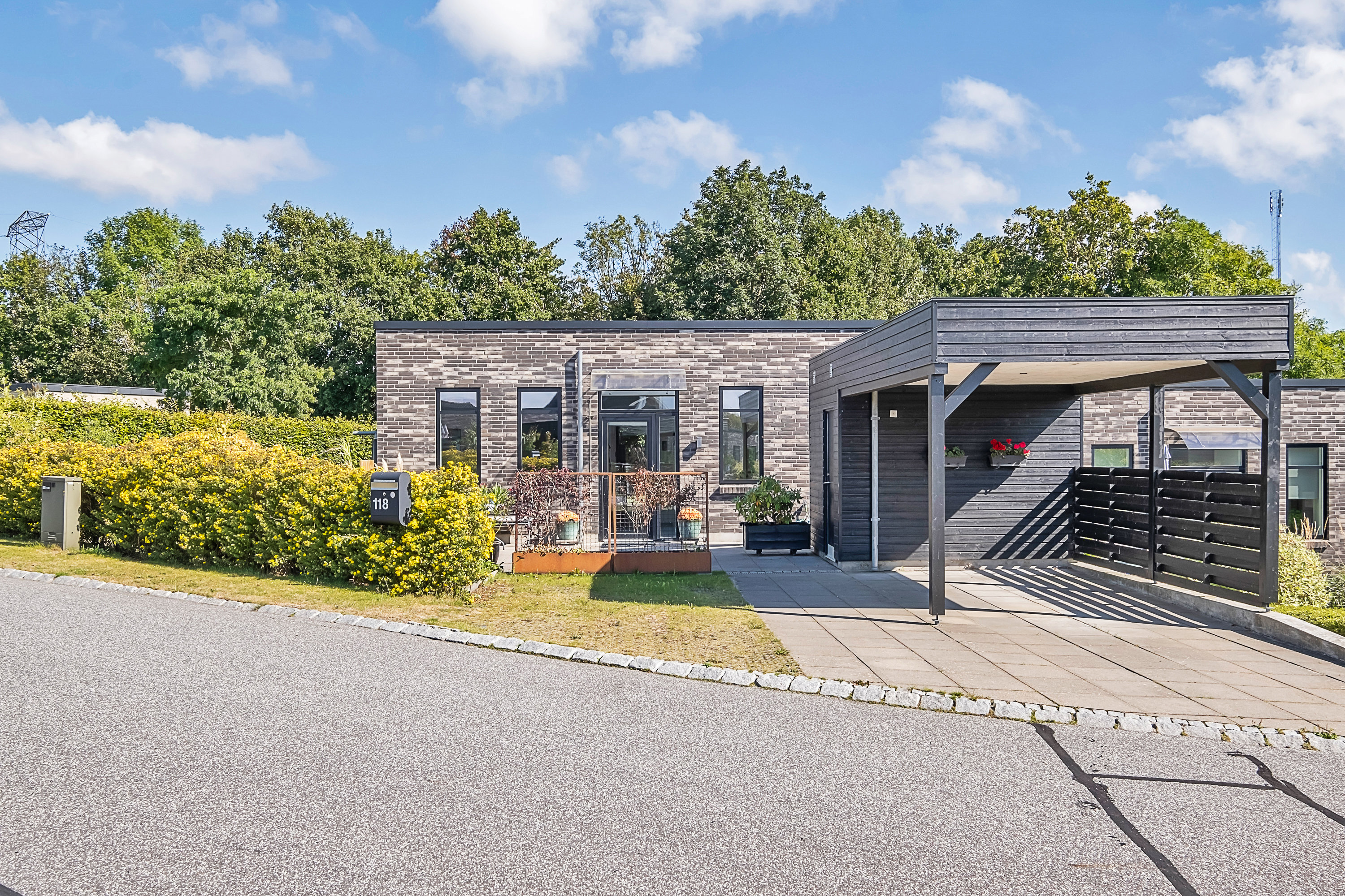 Miniaturebillede 1: facade. Billede af Hjortshøjvangen 118, 8530 Hjortshøj