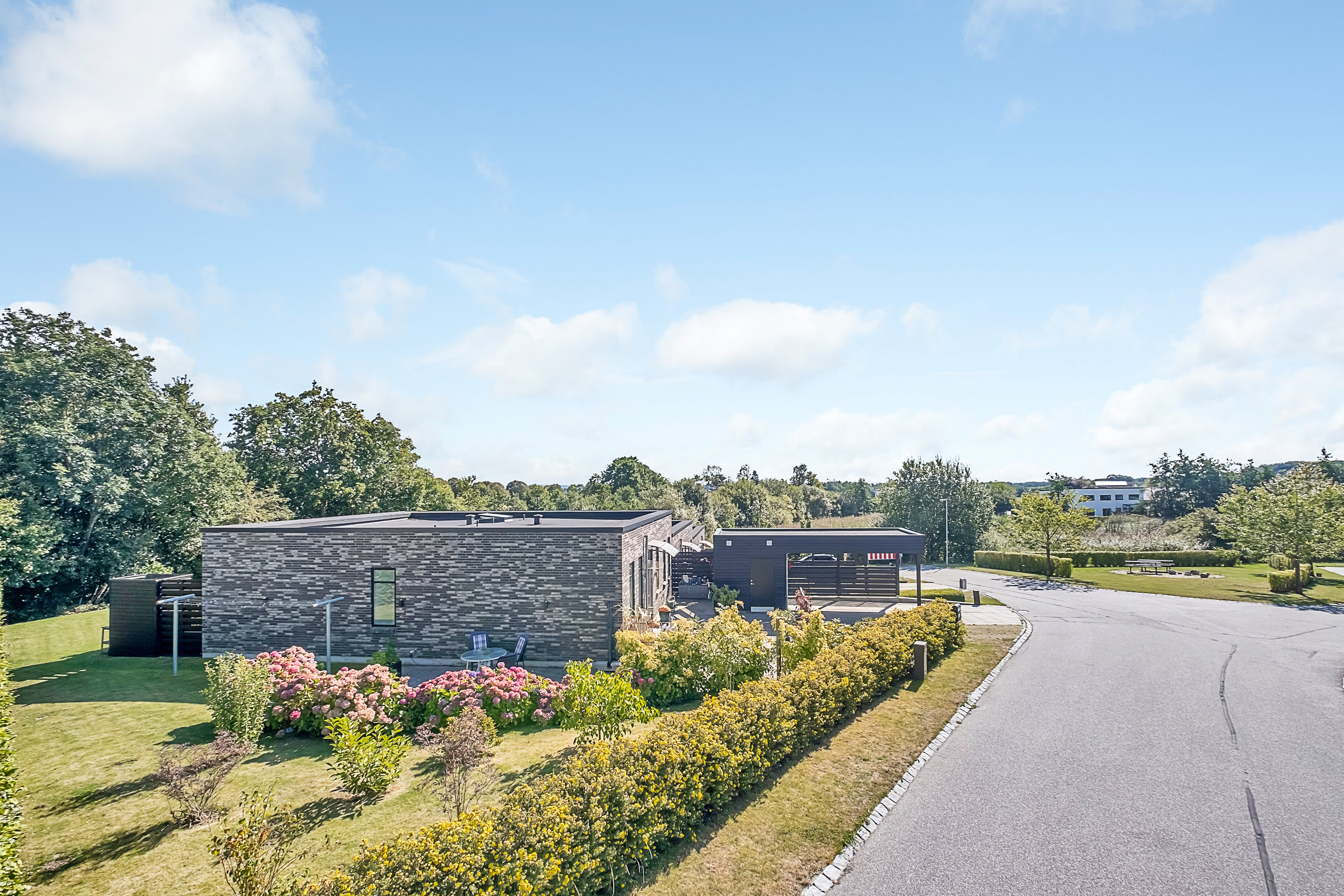 Fremhævet facade billede i fuldskærmstilstand. Billede af Hjortshøjvangen 118, 8530 Hjortshøj