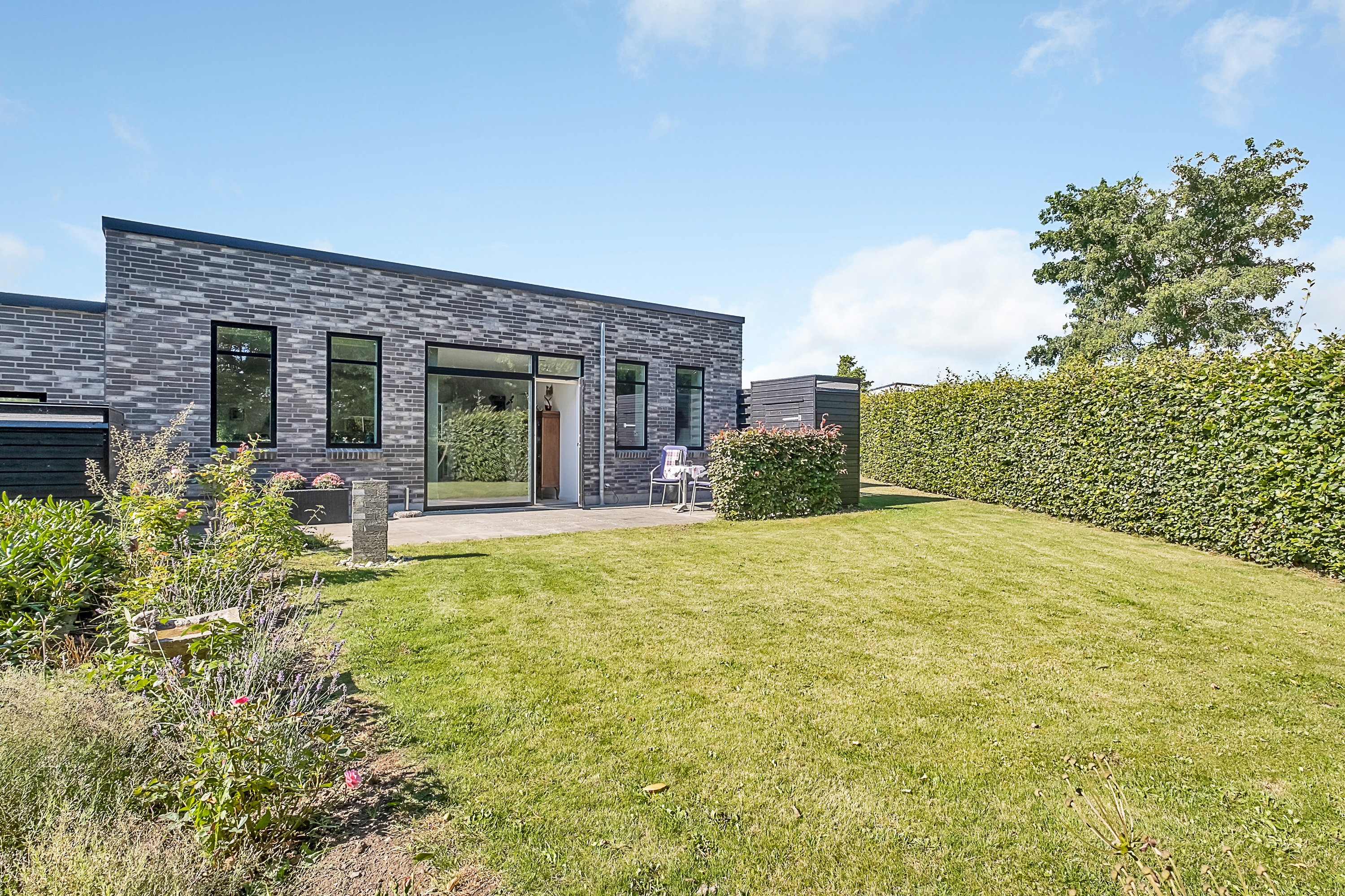 Fremhævet bag facade billede i fuldskærmstilstand. Billede af Hjortshøjvangen 118, 8530 Hjortshøj