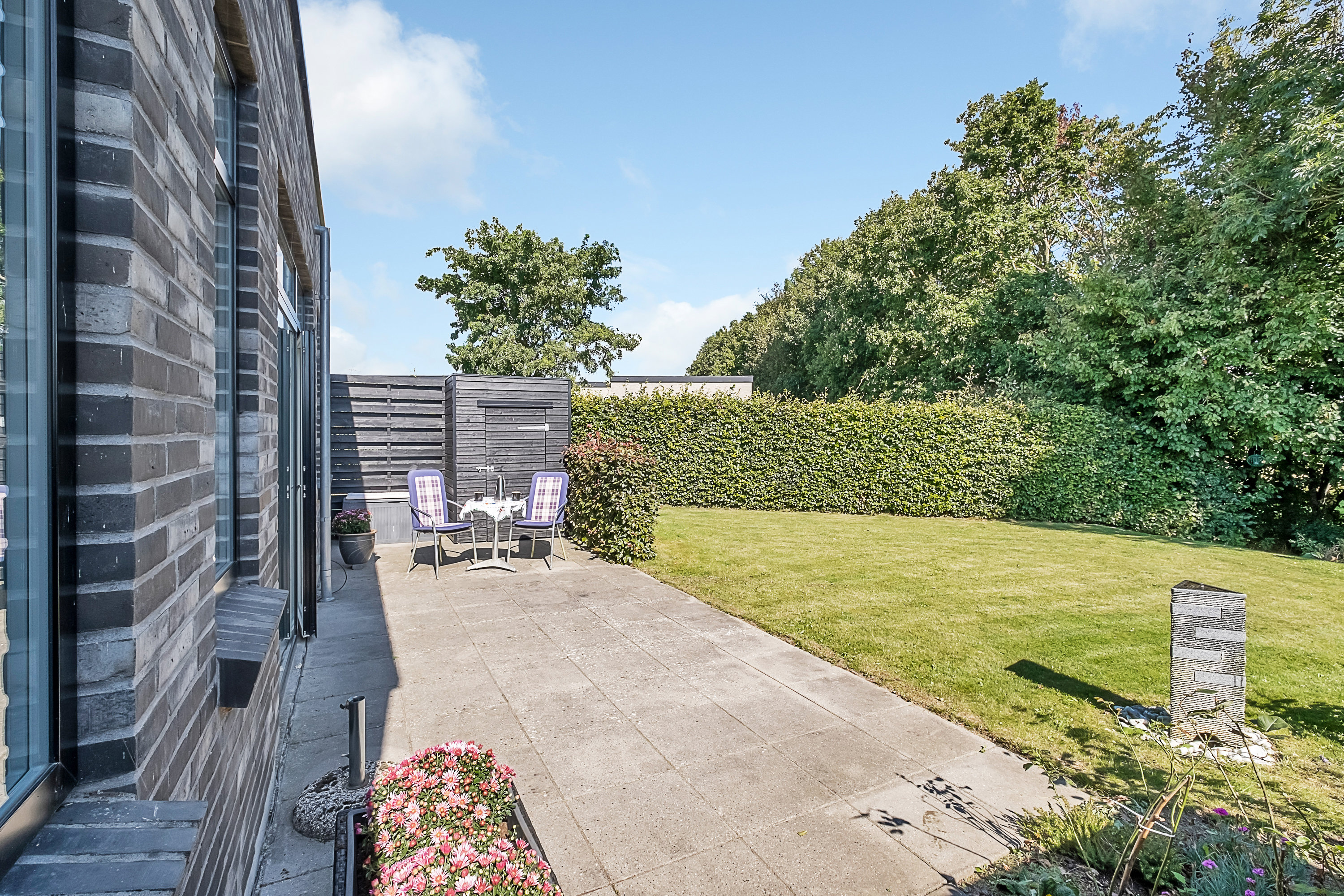 Fremhævet terrasse billede i fuldskærmstilstand. Billede af Hjortshøjvangen 118, 8530 Hjortshøj