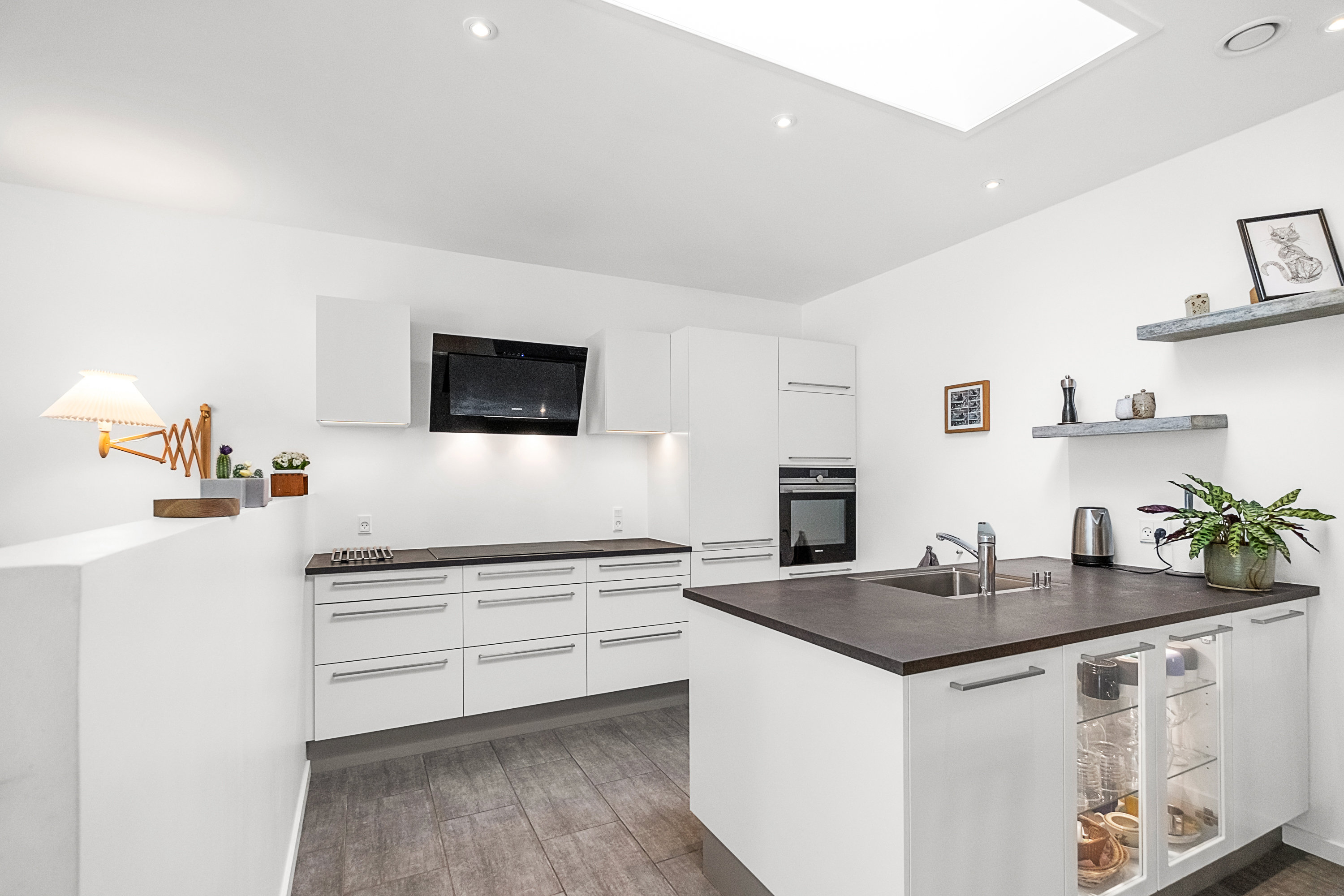 Fremhævet køkken billede i fuldskærmstilstand. Billede af Hjortshøjvangen 118, 8530 Hjortshøj