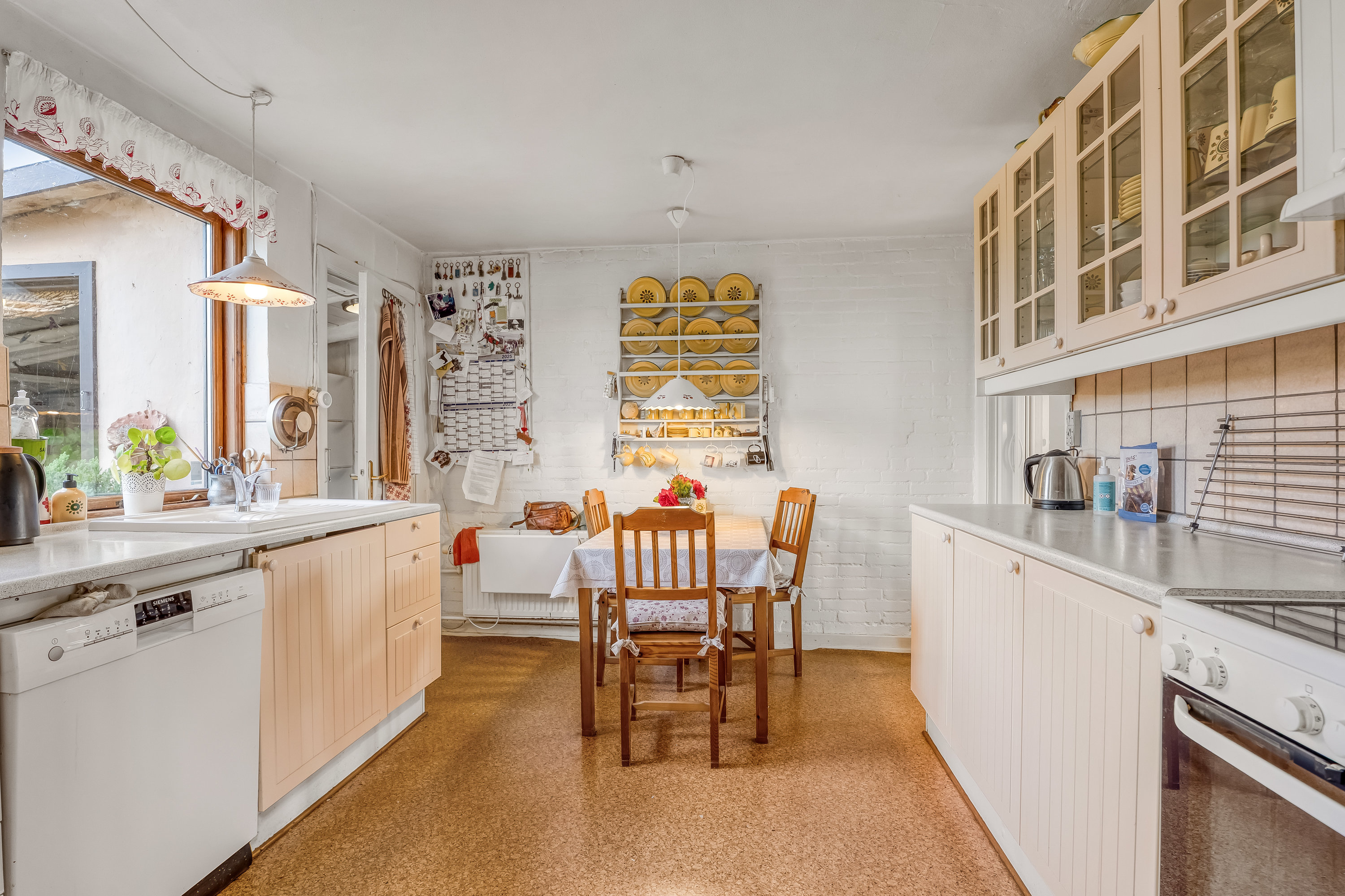 Fremhævet køkken billede i fuldskærmstilstand. Billede af Vensholmvej 20, Købelev, 4900 Nakskov