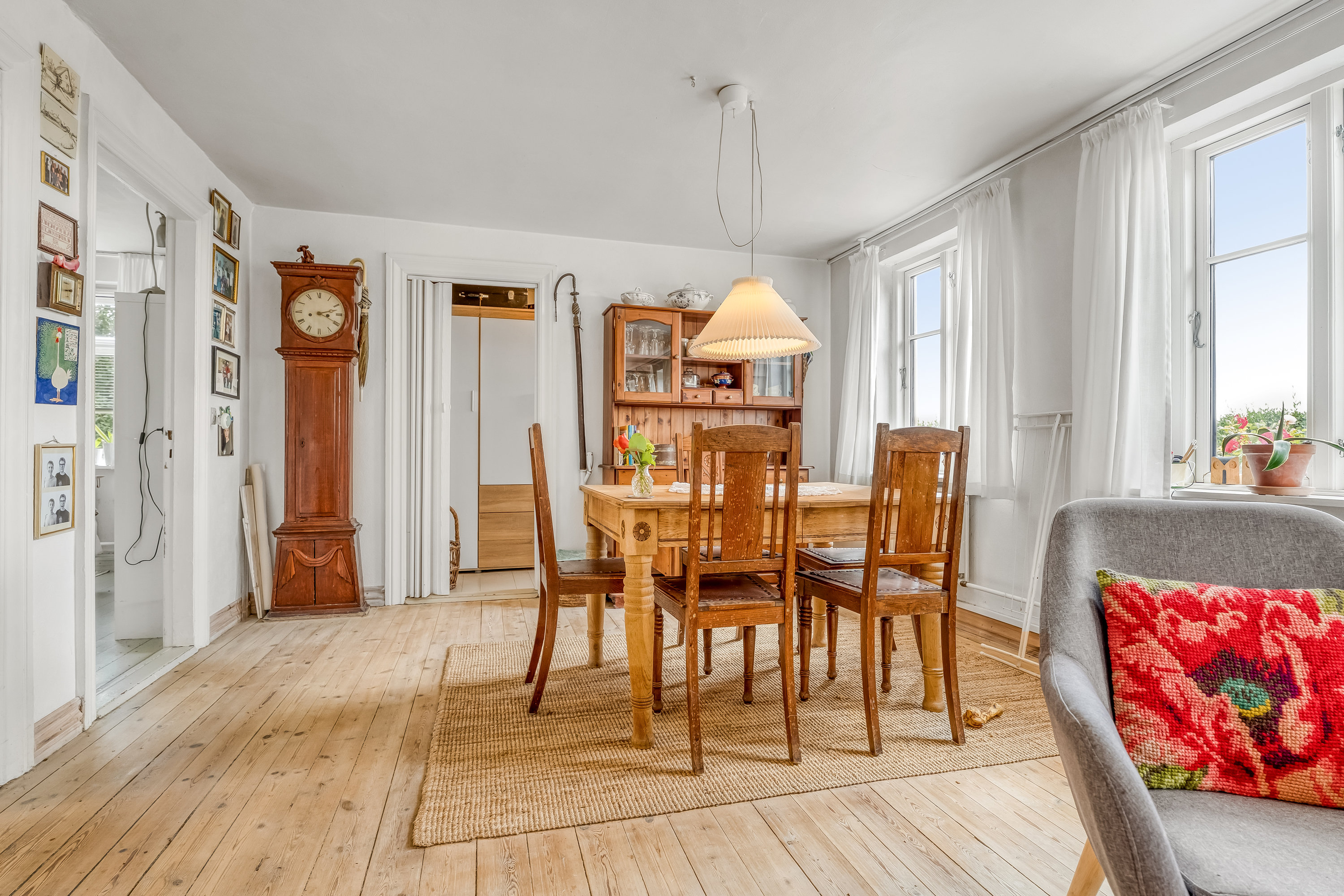 Fremhævet stue billede i fuldskærmstilstand. Billede af Vensholmvej 20, Købelev, 4900 Nakskov