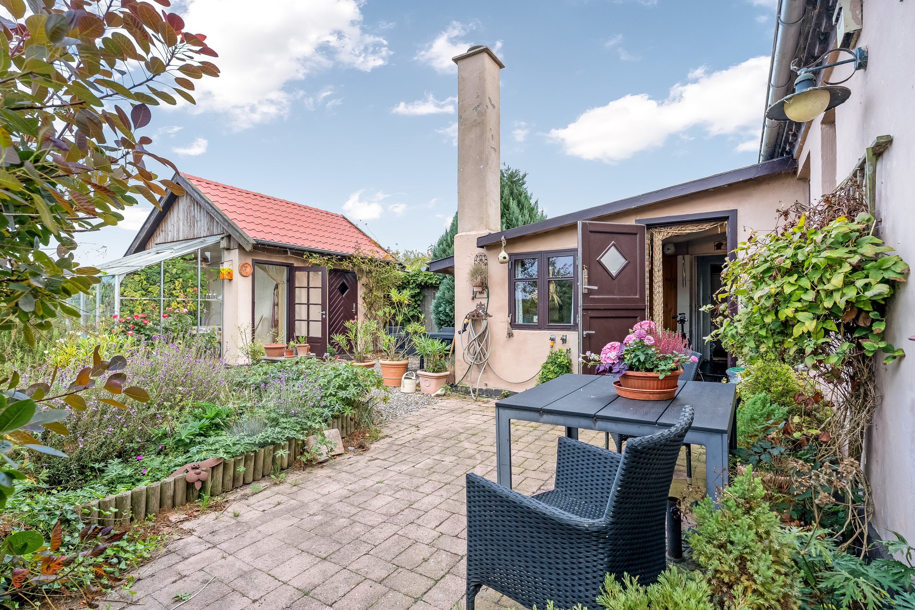 Fremhævet terrasse billede i fuldskærmstilstand. Billede af Vensholmvej 20, Købelev, 4900 Nakskov