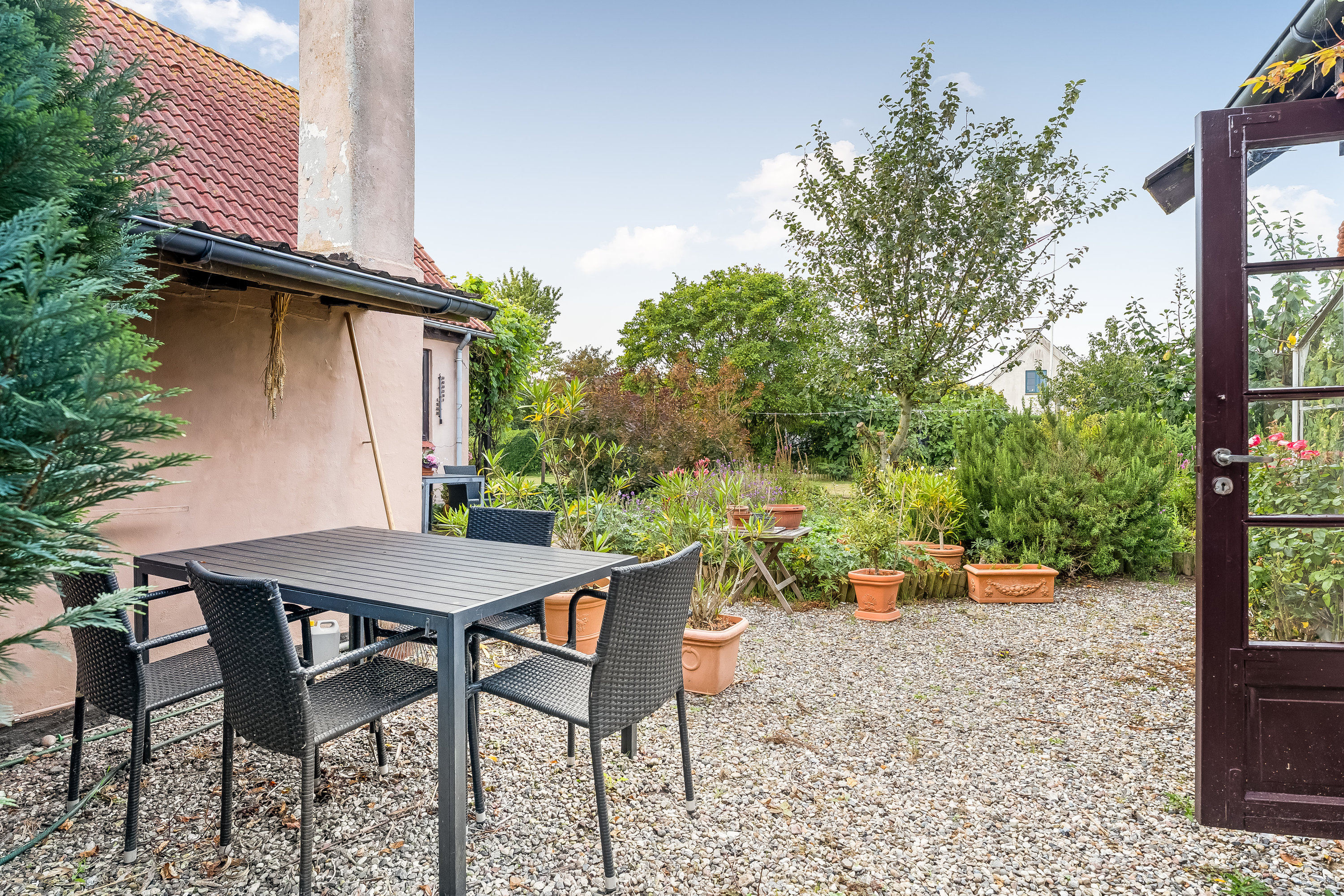 Fremhævet terrasse billede i fuldskærmstilstand. Billede af Vensholmvej 20, Købelev, 4900 Nakskov