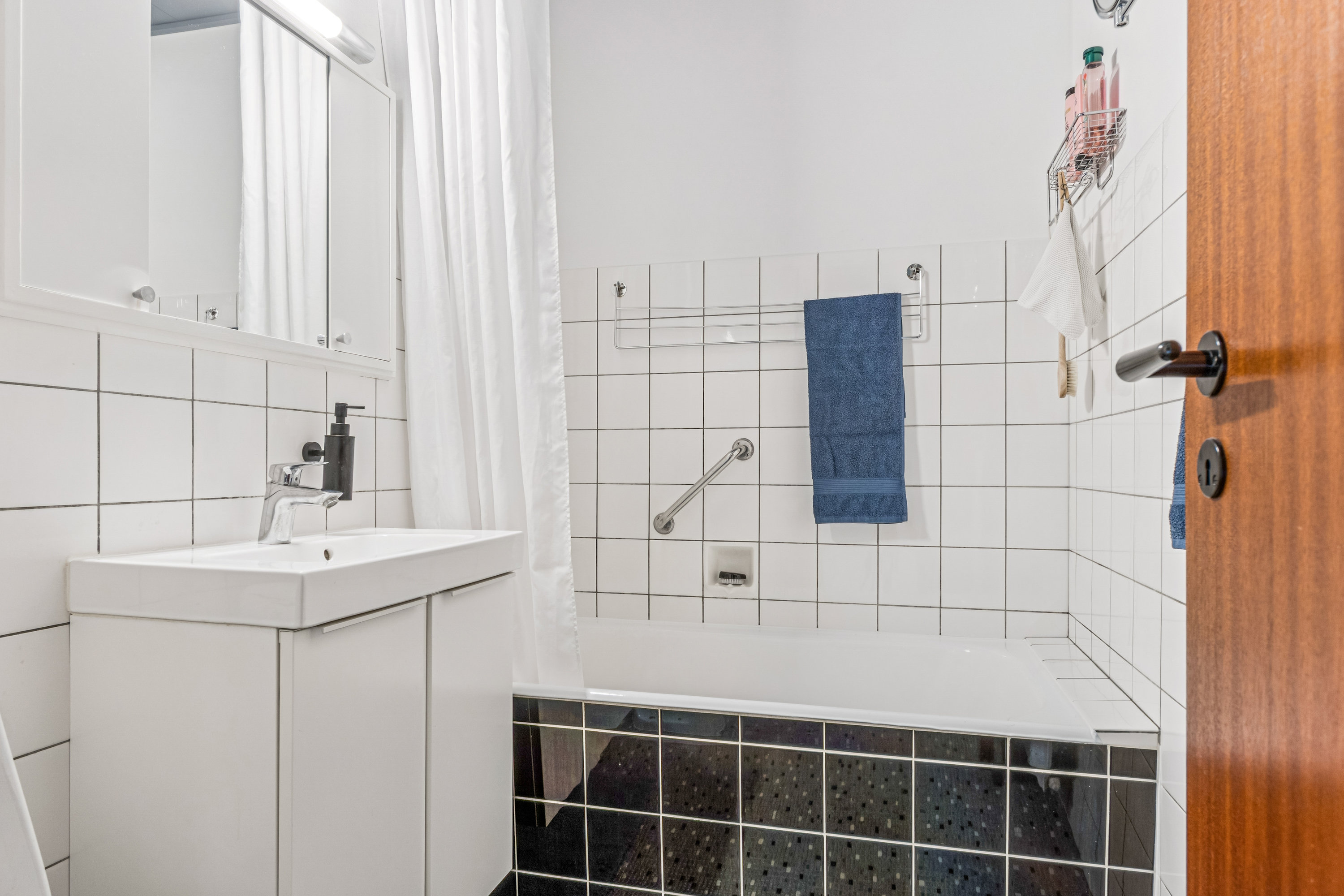 Fremhævet badeværelse billede i fuldskærmstilstand. Billede af Fuglebakken 172, Snestrup, 5210 Odense NV