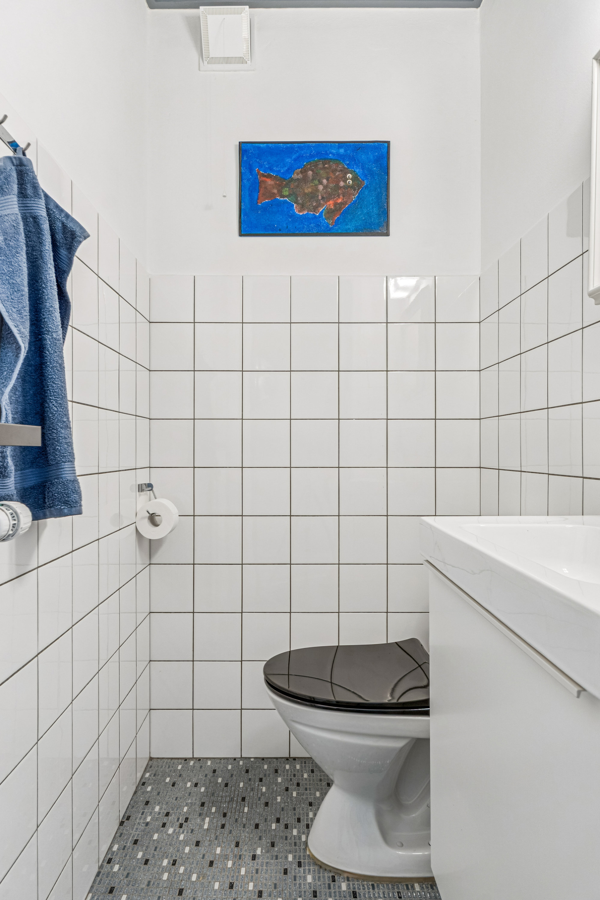 Fremhævet badeværelse billede i fuldskærmstilstand. Billede af Fuglebakken 172, Snestrup, 5210 Odense NV