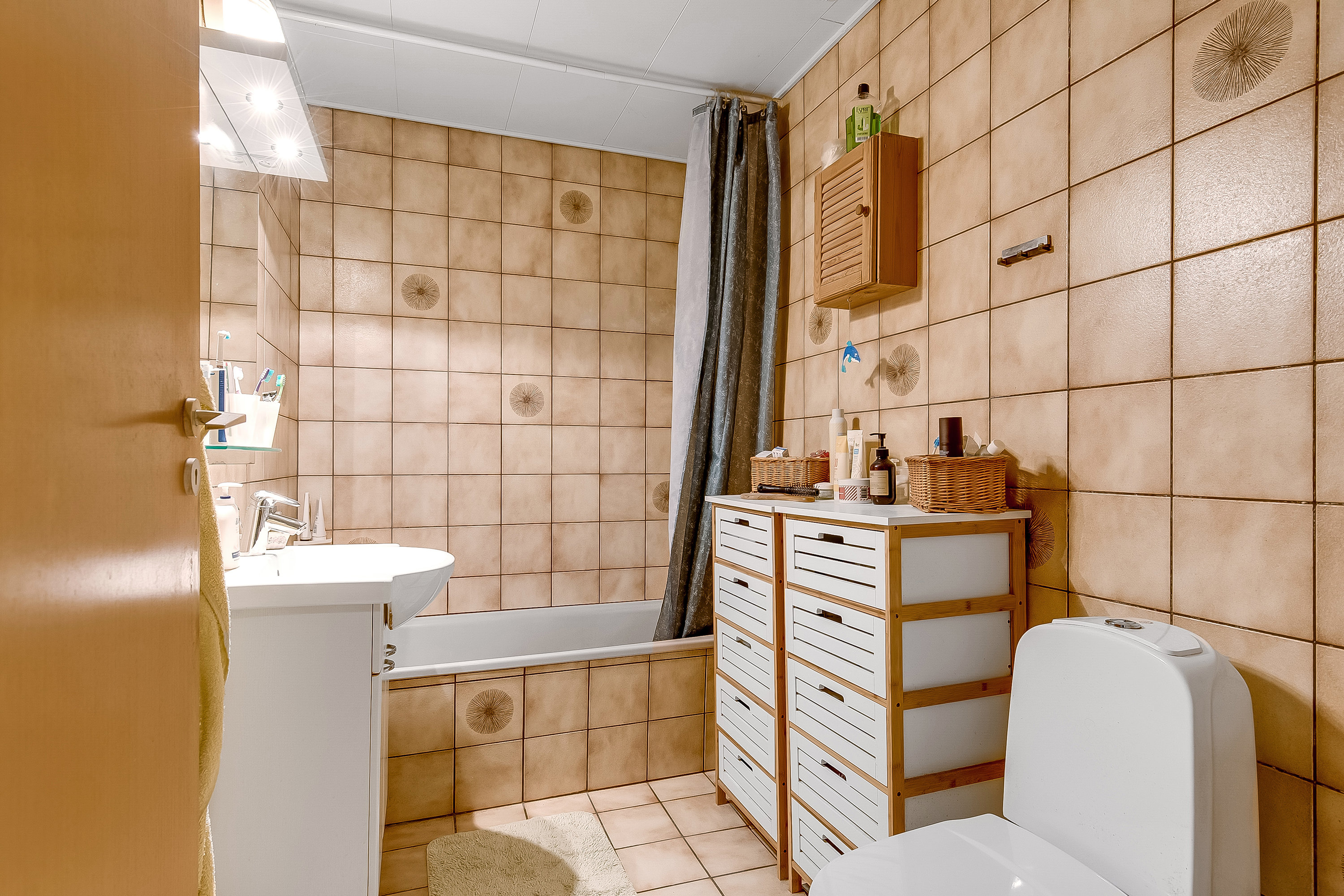 Fremhævet badeværelse billede i fuldskærmstilstand. Billede af Stævnebogårdsvej 51, Erritsø, 7000 Fredericia