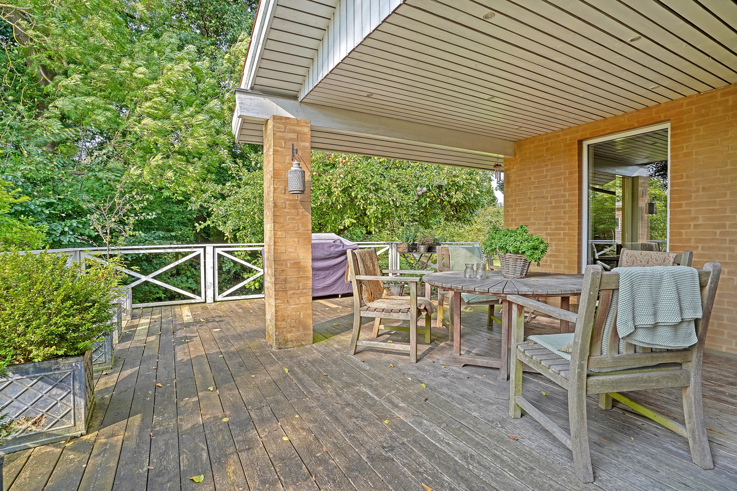 Fremhævet terrasse billede i fuldskærmstilstand. Billede af Bag Vænget 23, 3400 Hillerød