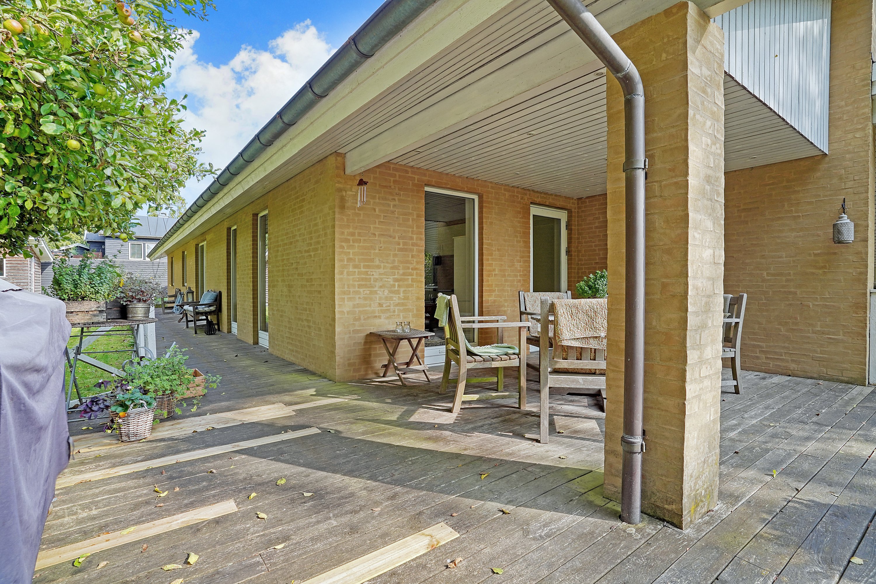 Fremhævet terrasse billede i fuldskærmstilstand. Billede af Bag Vænget 23, 3400 Hillerød