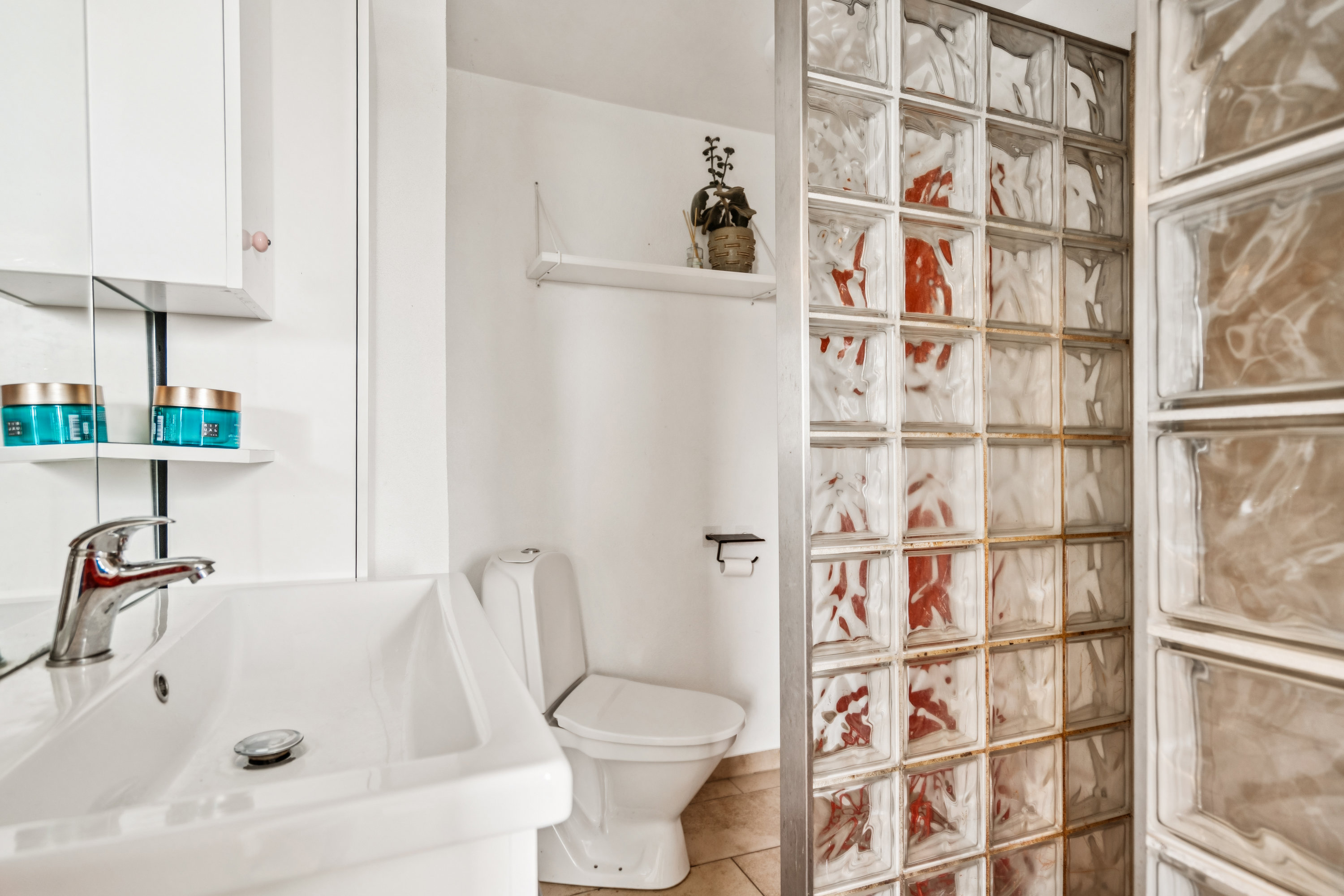 Fremhævet badeværelse billede i fuldskærmstilstand. Billede af Kokvadvejen 4, Byrum By, 9940 Læsø