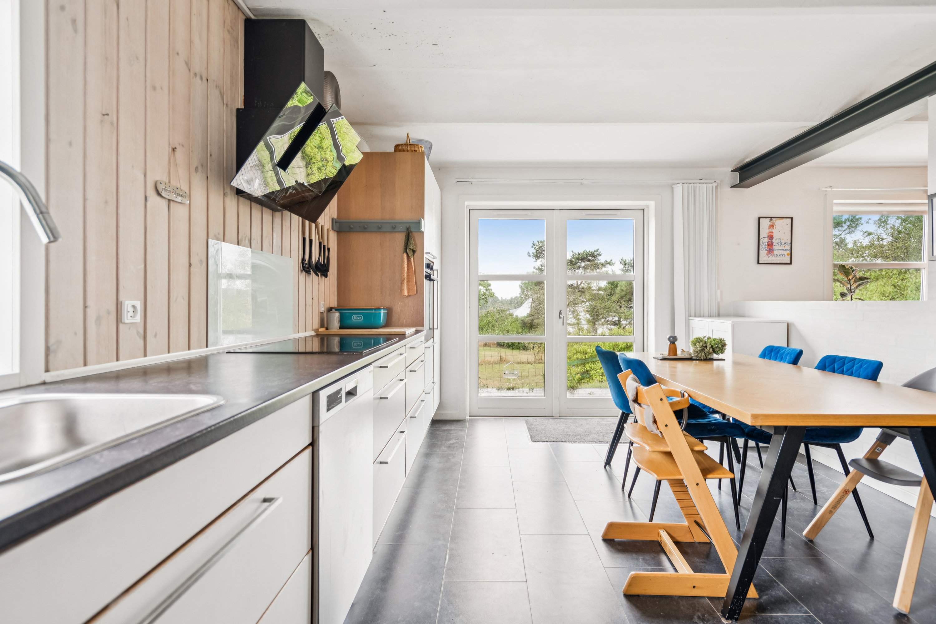 Fremhævet køkken billede i fuldskærmstilstand. Billede af Kokvadvejen 4, Byrum By, 9940 Læsø
