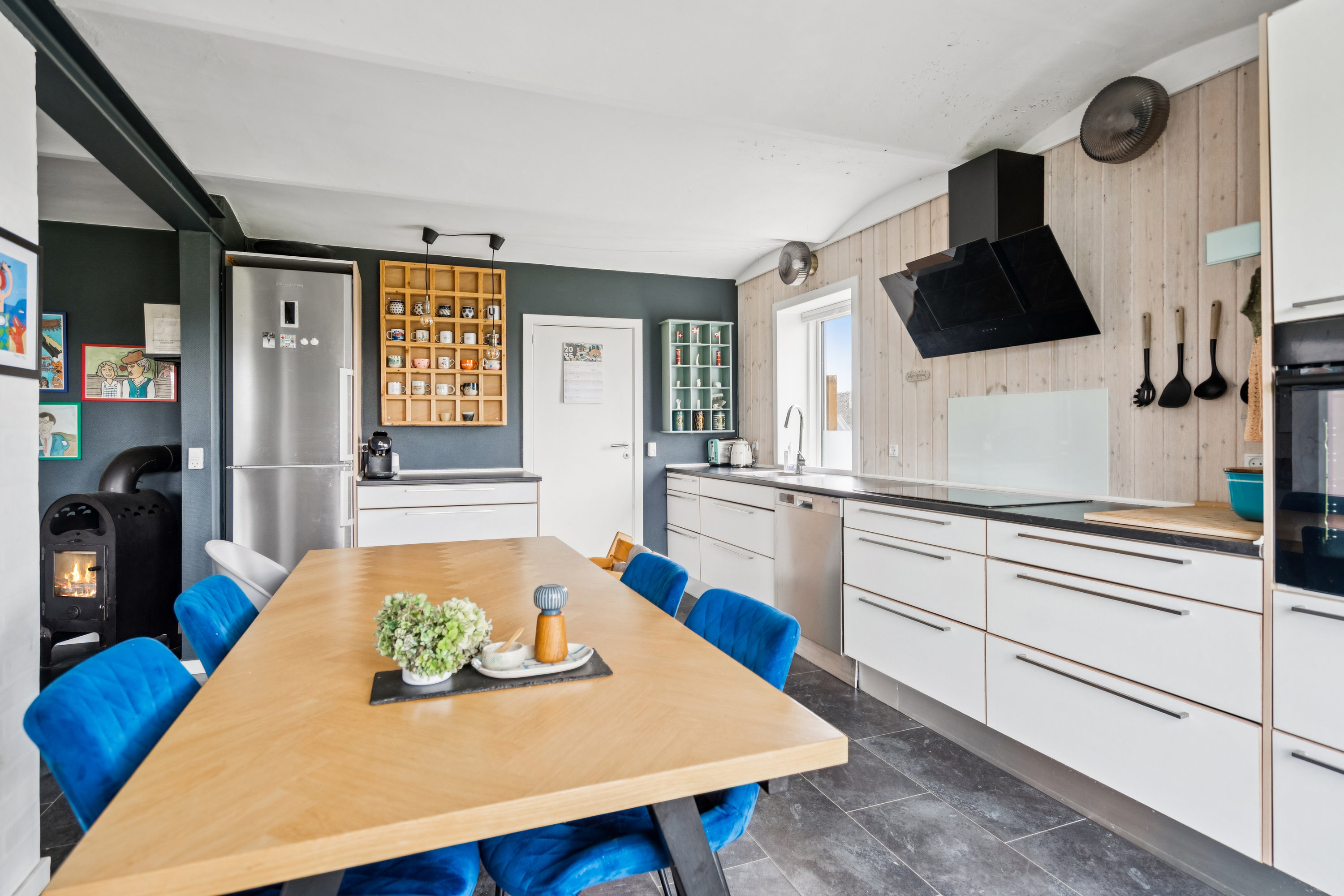 Fremhævet stue billede i fuldskærmstilstand. Billede af Kokvadvejen 4, Byrum By, 9940 Læsø