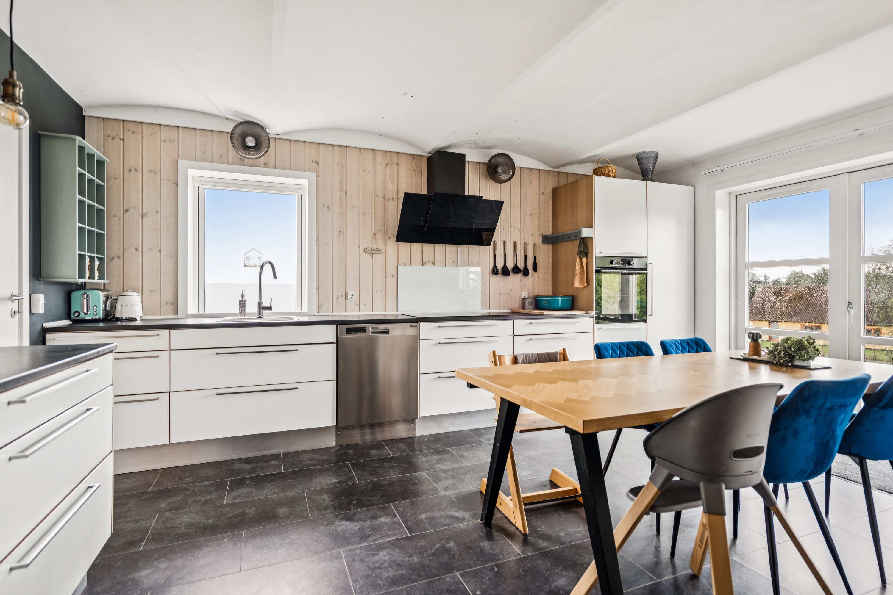 Fremhævet køkken billede i fuldskærmstilstand. Billede af Kokvadvejen 4, Byrum By, 9940 Læsø