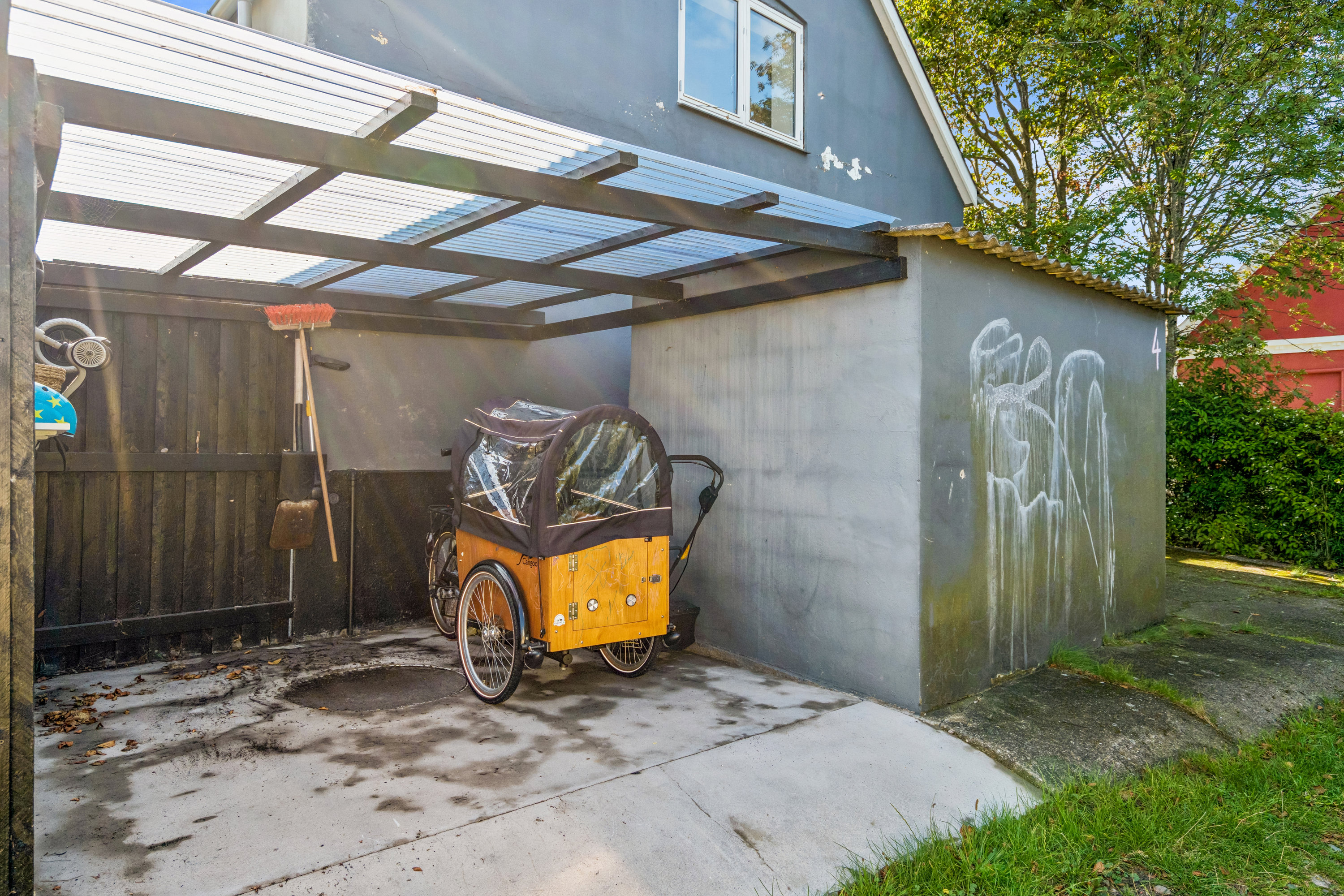 Fremhævet garage billede i fuldskærmstilstand. Billede af Kokvadvejen 4, Byrum By, 9940 Læsø