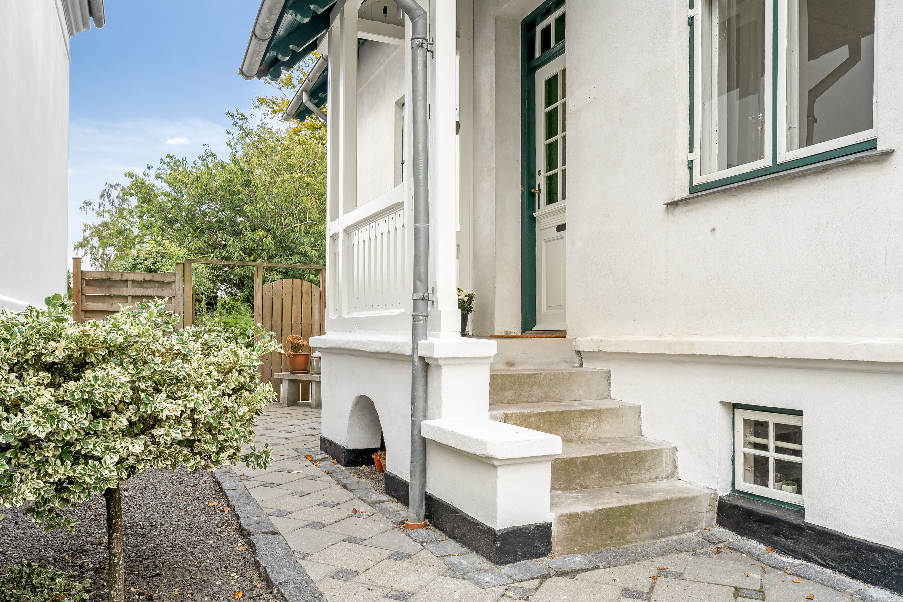 Fremhævet facade billede i fuldskærmstilstand. Billede af Svingelsvej 34, 4900 Nakskov