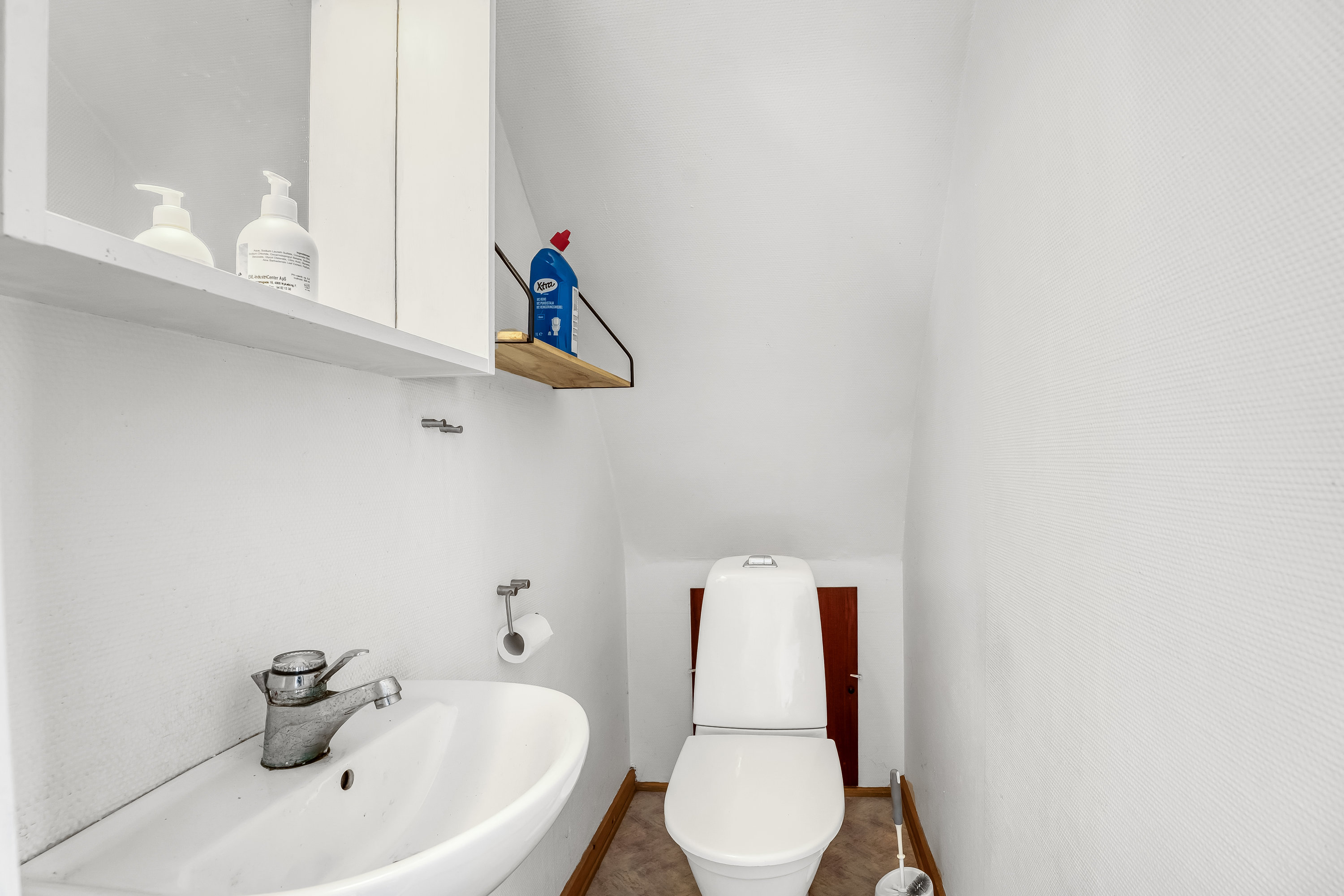 Fremhævet toilet billede i fuldskærmstilstand. Billede af Rudbjergvej 40, Munkeby, 4900 Nakskov