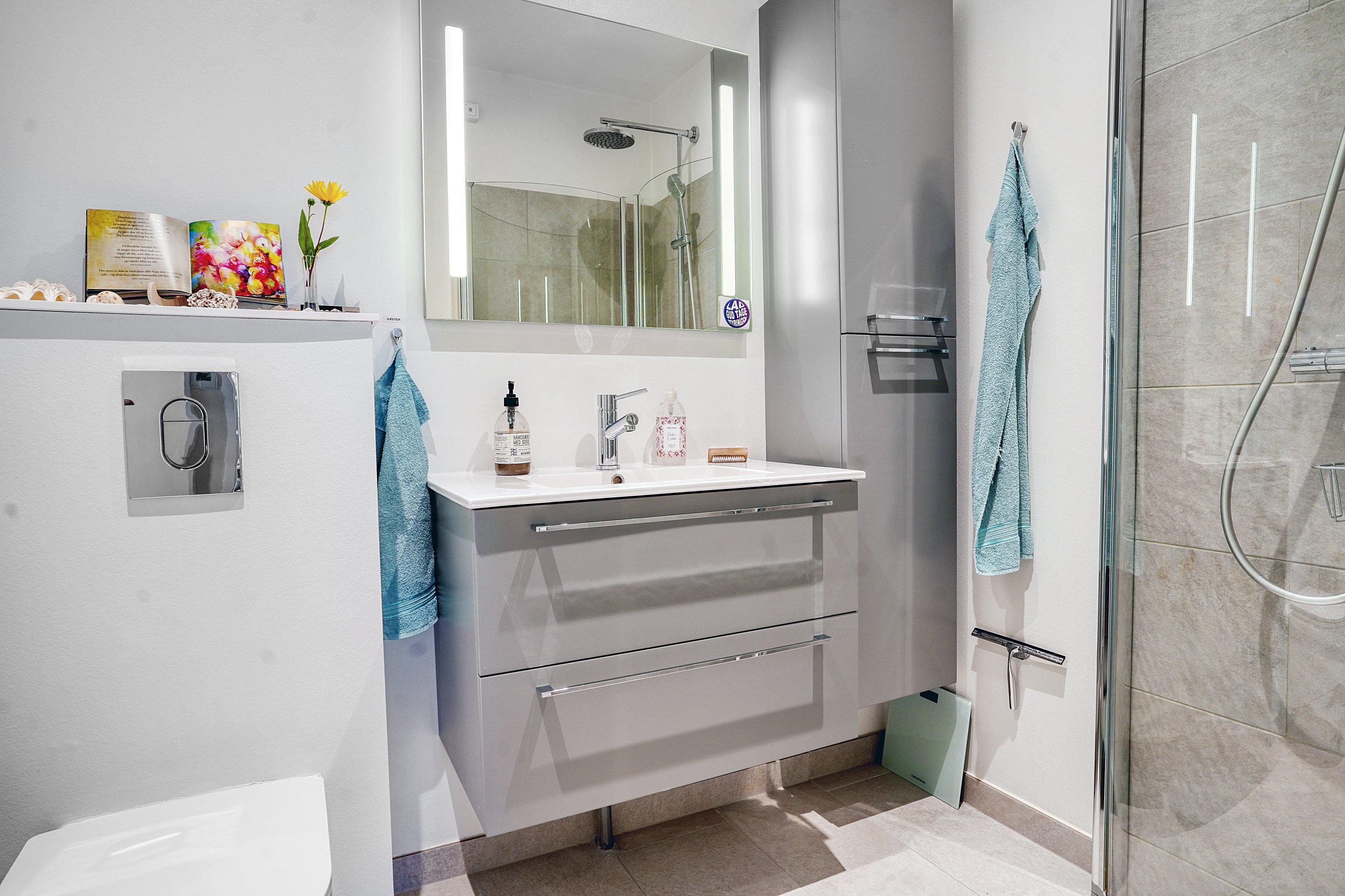 Fremhævet badeværelse billede i fuldskærmstilstand. Billede af Søllerød Park 16, st.. 1., Søllerød, 2840 Holte