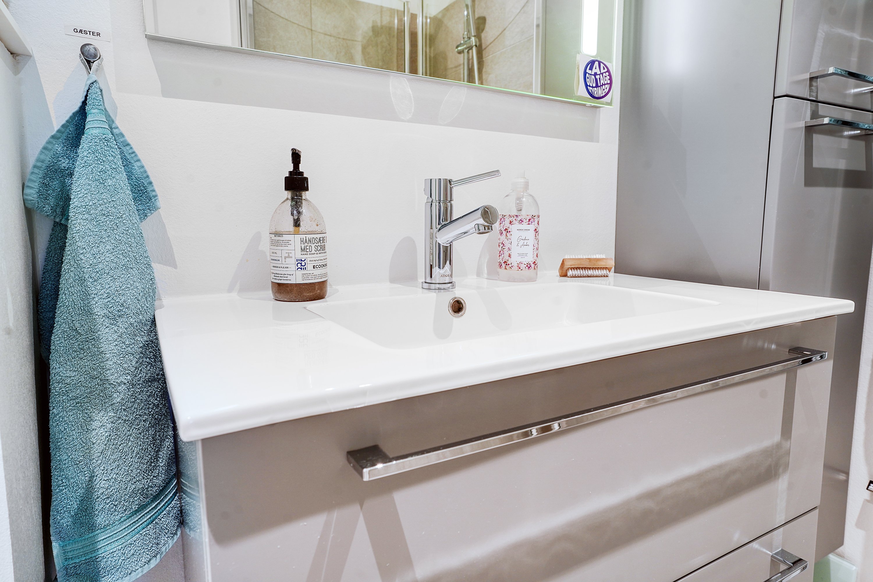 Fremhævet badeværelse billede i fuldskærmstilstand. Billede af Søllerød Park 16, st.. 1., Søllerød, 2840 Holte