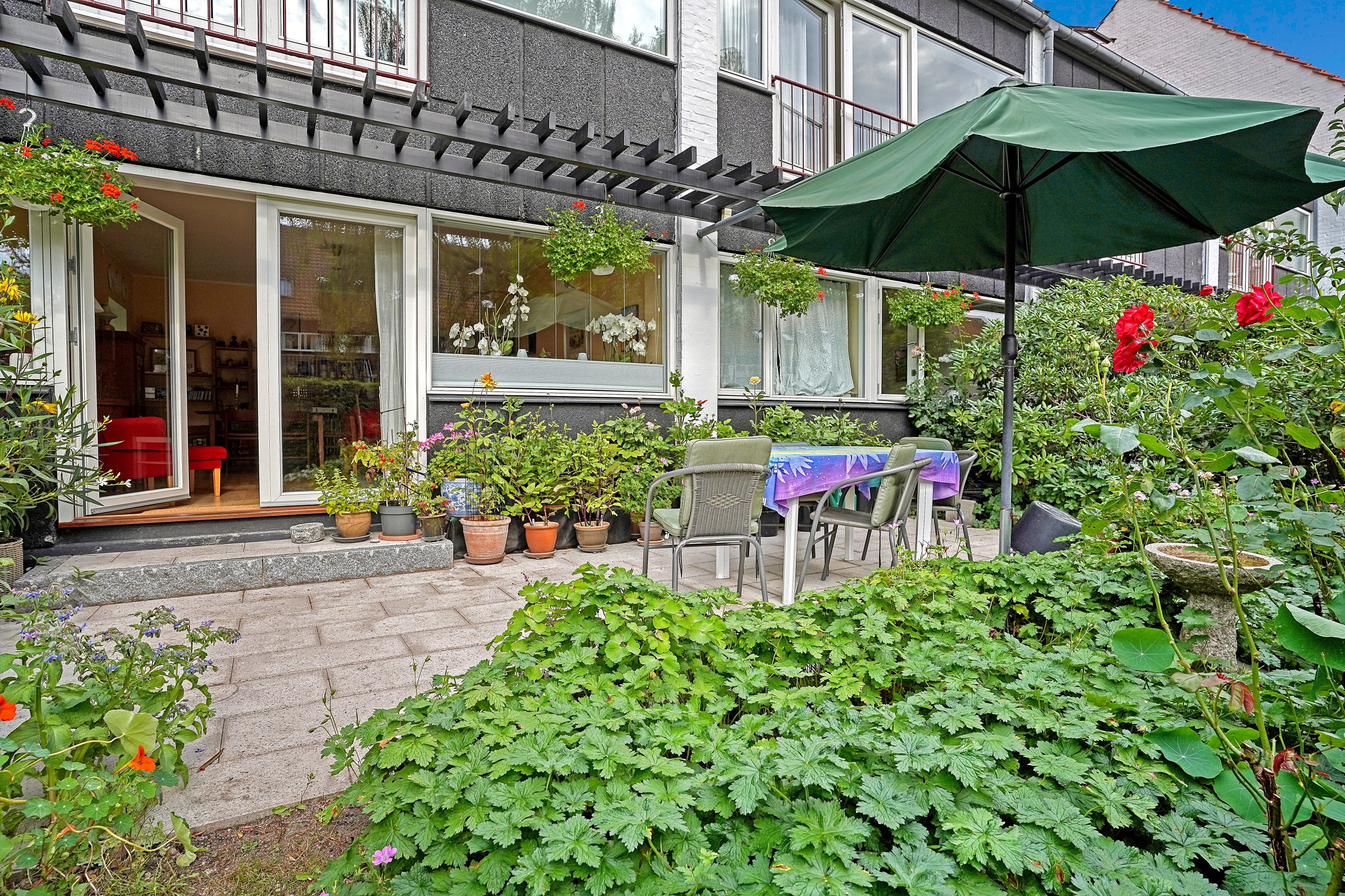 Fremhævet terrasse billede i fuldskærmstilstand. Billede af Søllerød Park 16, st.. 1., Søllerød, 2840 Holte