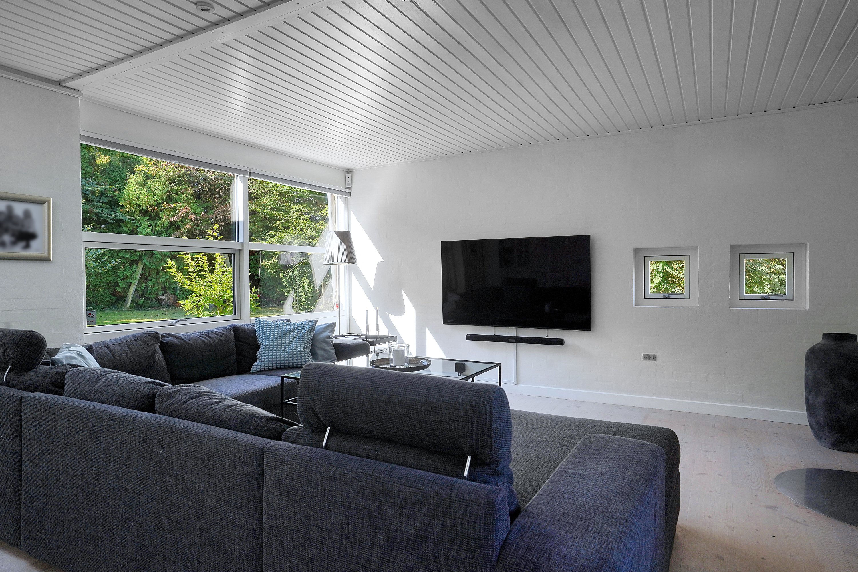 Fremhævet stue billede i fuldskærmstilstand. Billede af Rønnebærvej 27, 3400 Hillerød