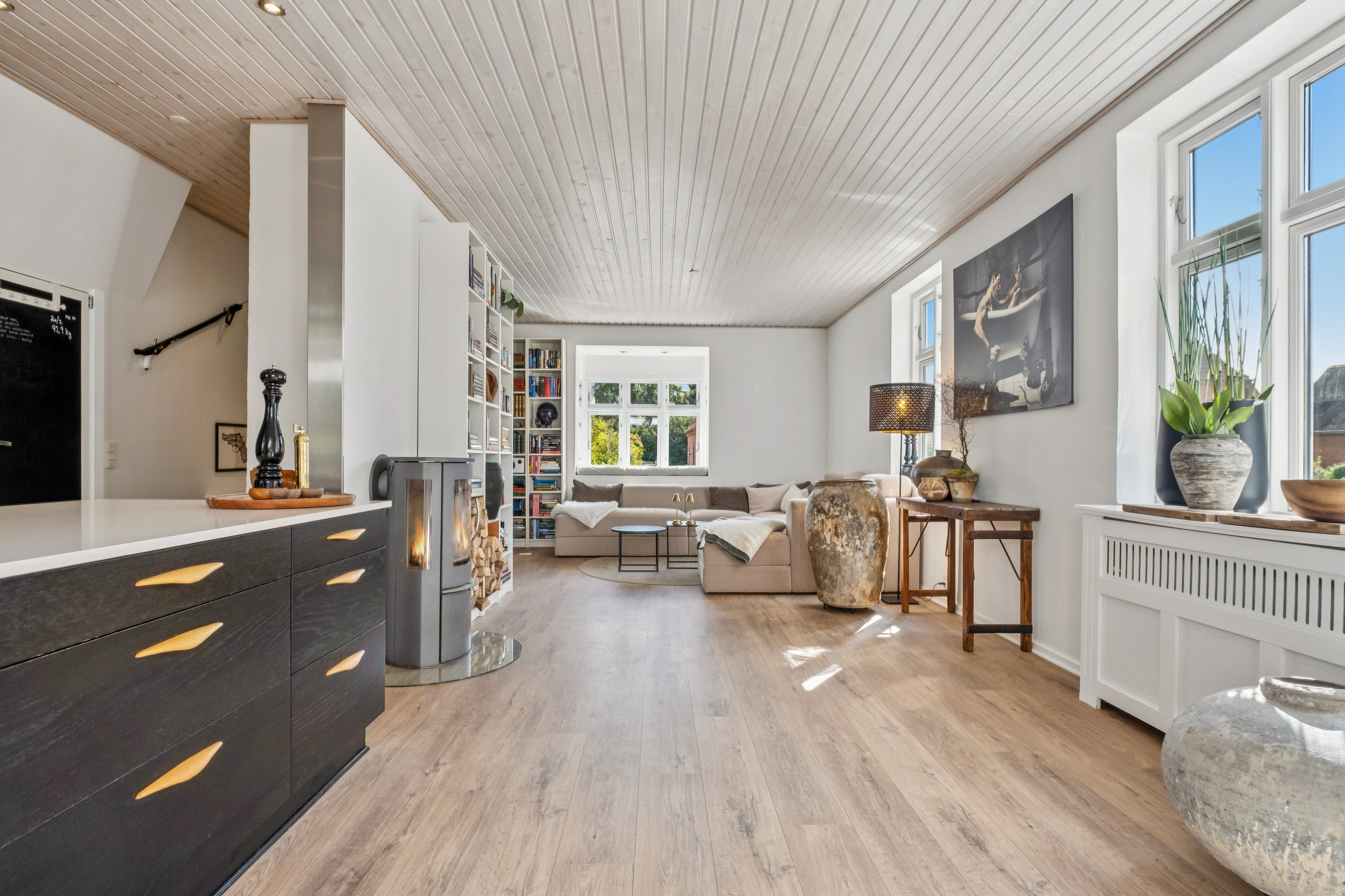 Fremhævet stue/køkken billede i fuldskærmstilstand. Billede af Vejlevej 30, Thorsvang, 8700 Horsens