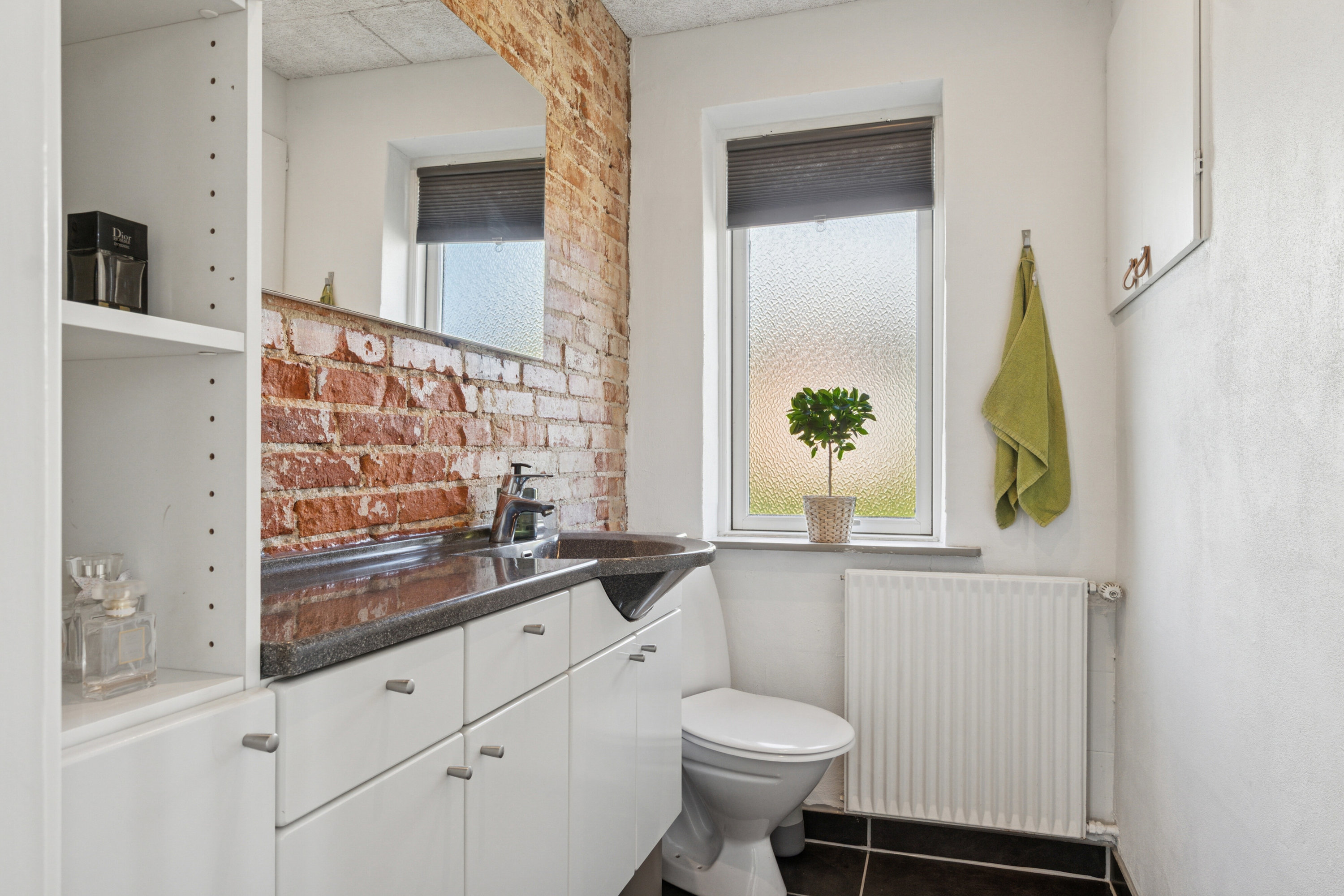 Fremhævet badeværelse billede i fuldskærmstilstand. Billede af Mølkærvej 1, Ødsted, 7100 Vejle