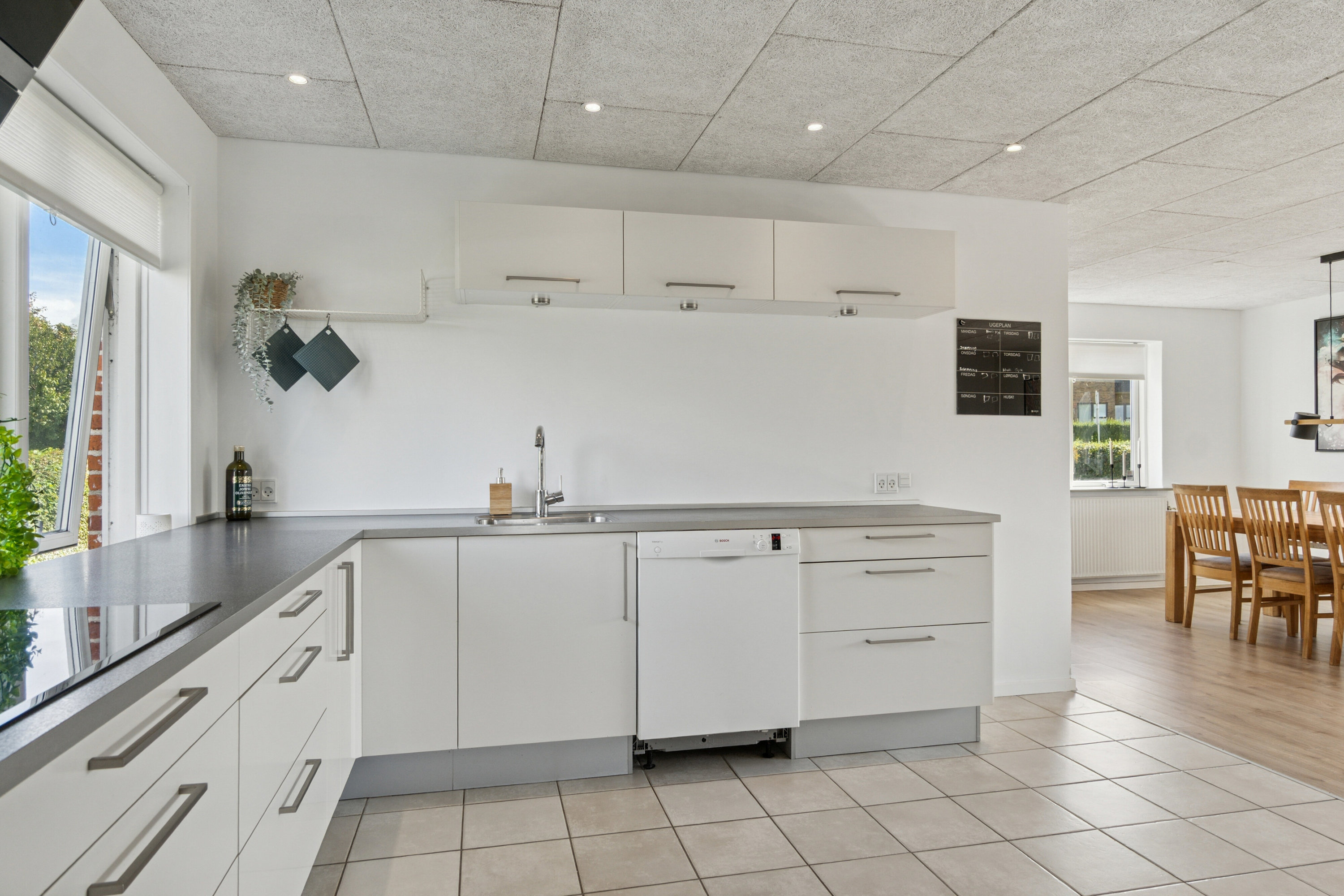 Fremhævet køkken billede i fuldskærmstilstand. Billede af Mølkærvej 1, Ødsted, 7100 Vejle