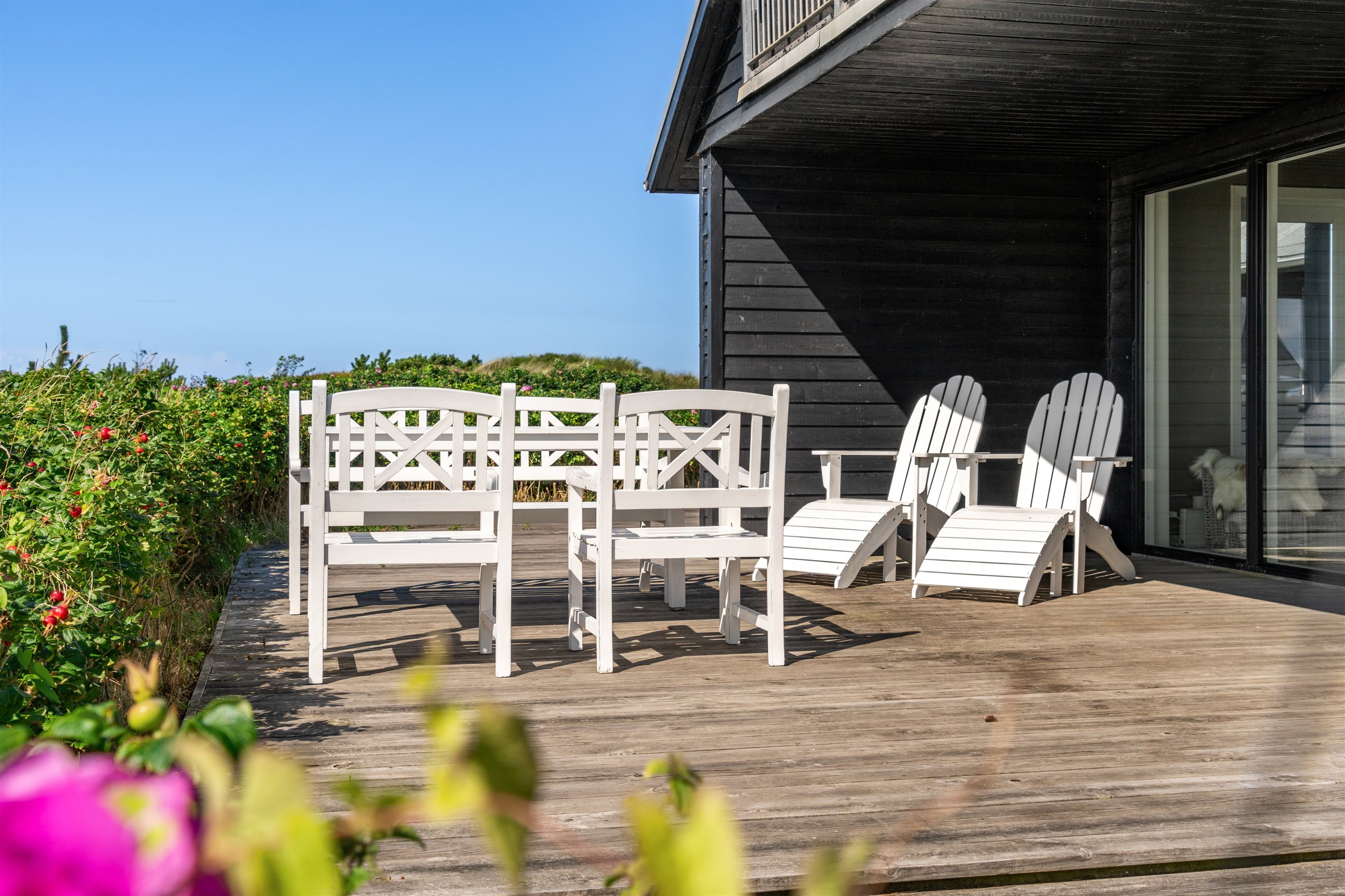 Fremhævet terrasse billede i fuldskærmstilstand. Billede af Fyrrenålevej 9, Henne Strand, 6854 Henne