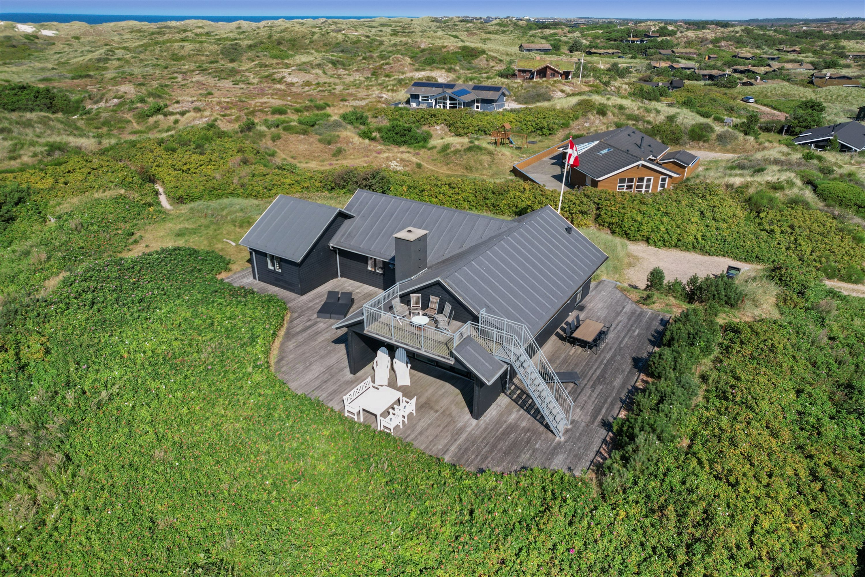 Fremhævet luftfoto billede i fuldskærmstilstand. Billede af Fyrrenålevej 9, Henne Strand, 6854 Henne