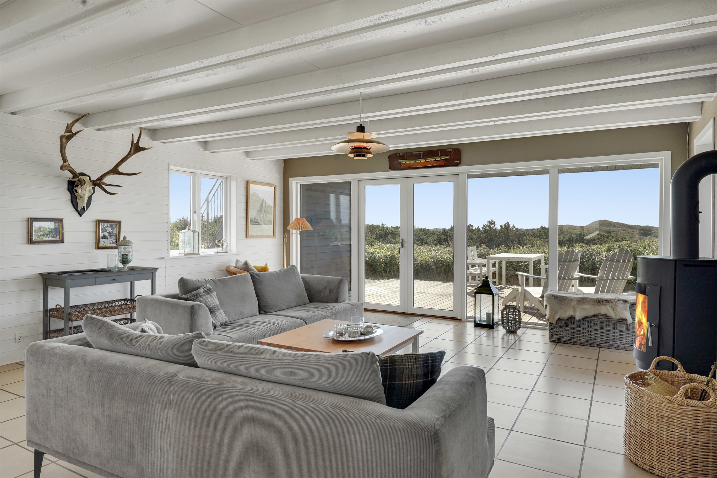 Fremhævet stue billede i fuldskærmstilstand. Billede af Fyrrenålevej 9, Henne Strand, 6854 Henne