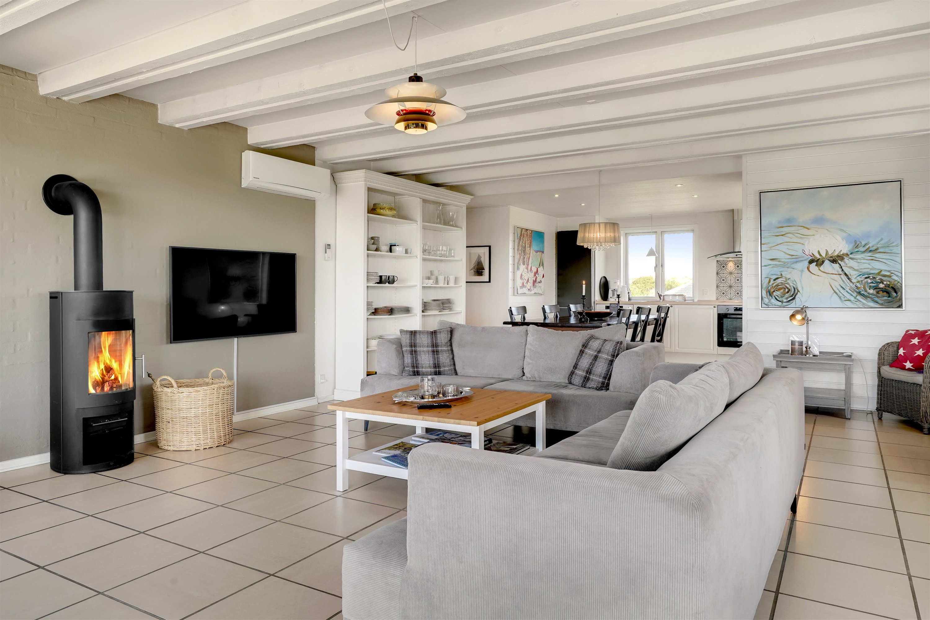 Fremhævet stue billede i fuldskærmstilstand. Billede af Fyrrenålevej 9, Henne Strand, 6854 Henne