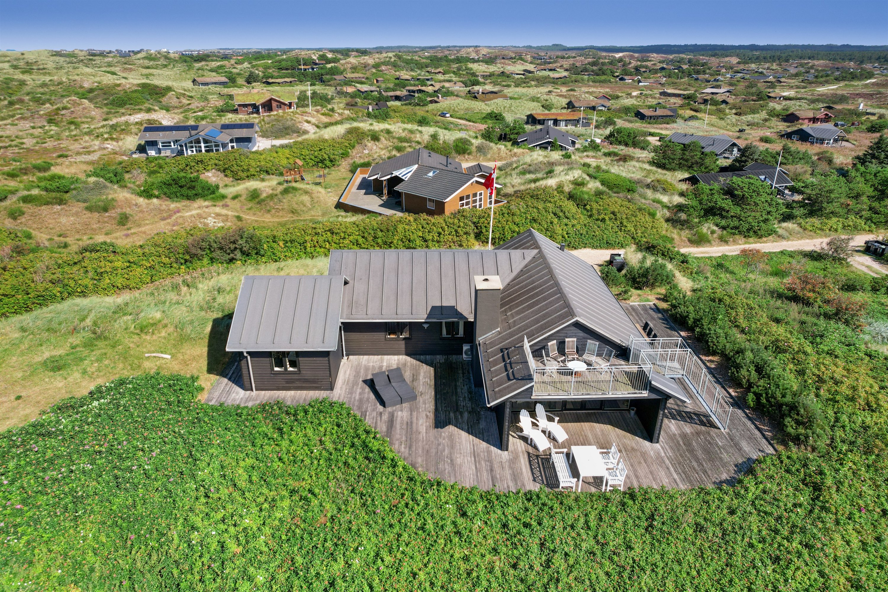 Miniaturebillede 2: luftfoto. Billede af Fyrrenålevej 9, Henne Strand, 6854 Henne