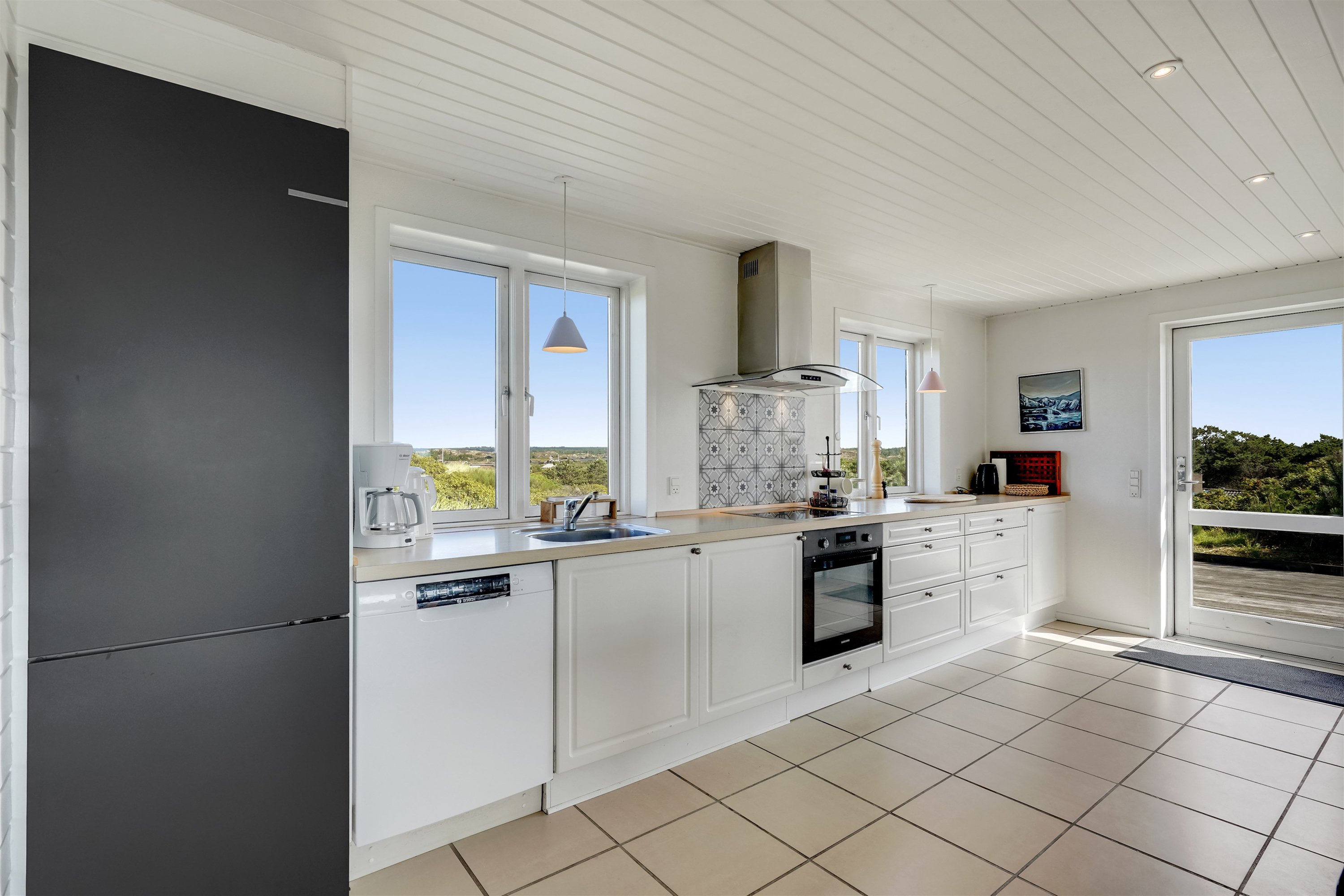 Fremhævet køkken billede i fuldskærmstilstand. Billede af Fyrrenålevej 9, Henne Strand, 6854 Henne