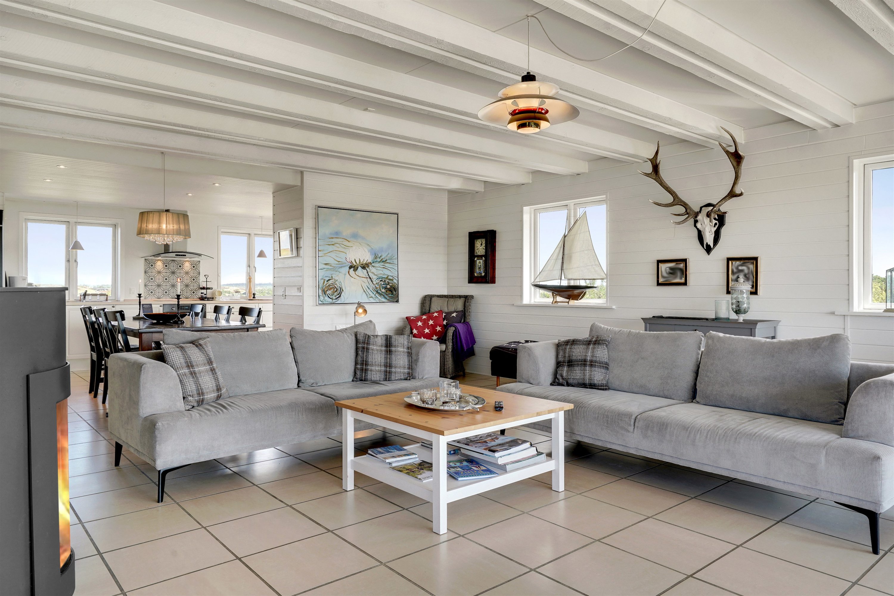 Fremhævet stue billede i fuldskærmstilstand. Billede af Fyrrenålevej 9, Henne Strand, 6854 Henne