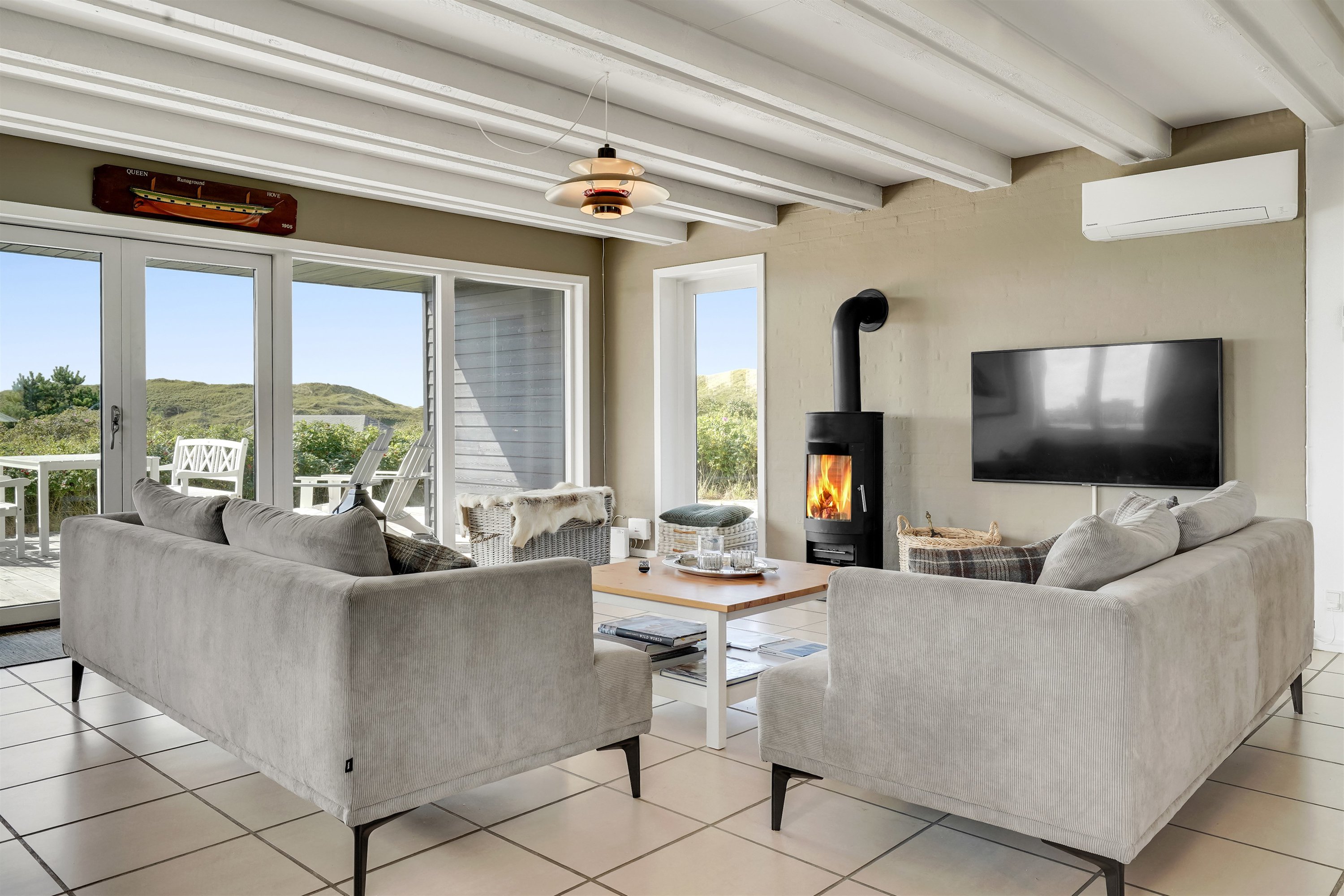 Fremhævet stue billede i fuldskærmstilstand. Billede af Fyrrenålevej 9, Henne Strand, 6854 Henne