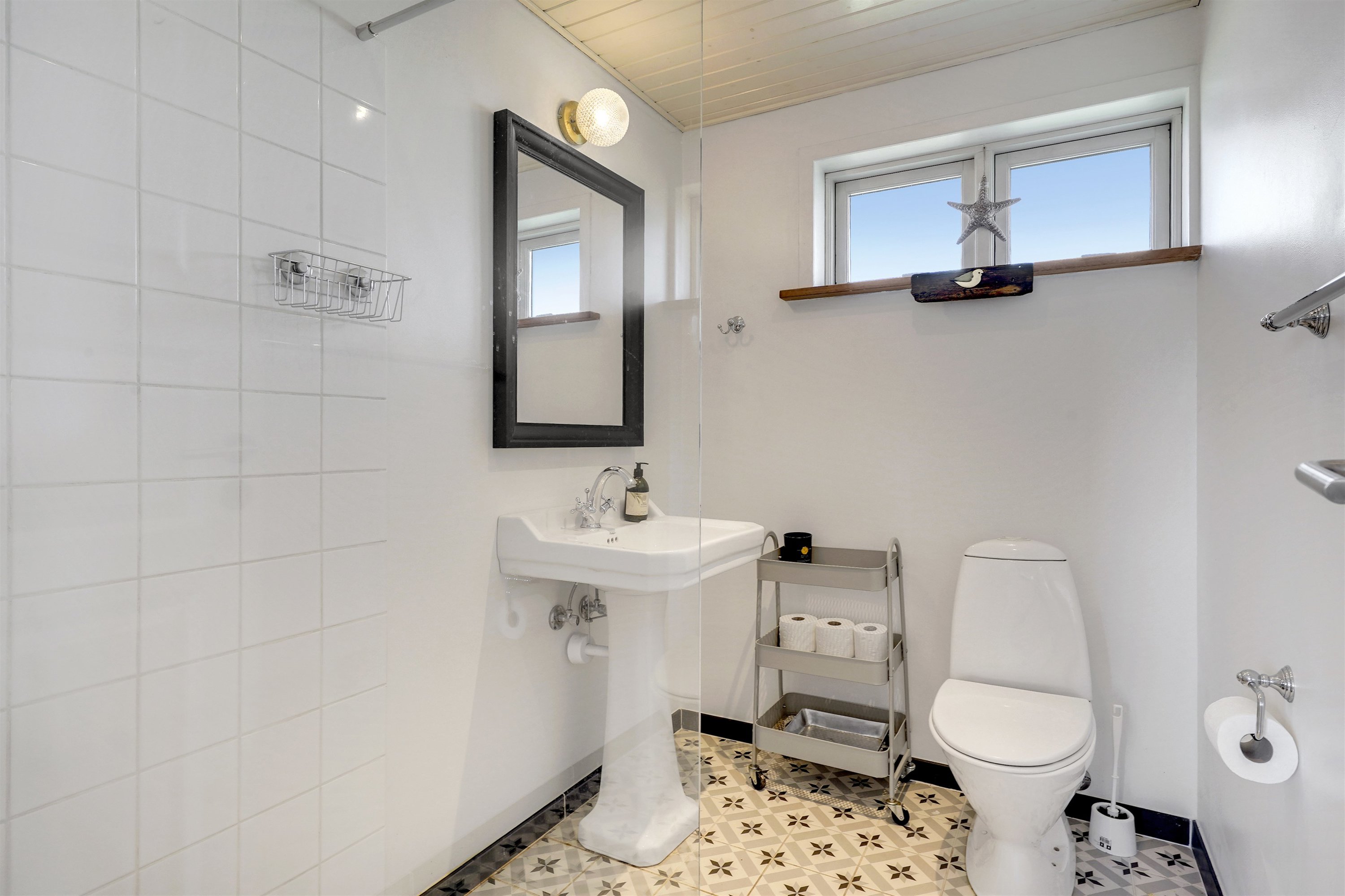 Fremhævet badeværelse billede i fuldskærmstilstand. Billede af Fyrrenålevej 9, Henne Strand, 6854 Henne