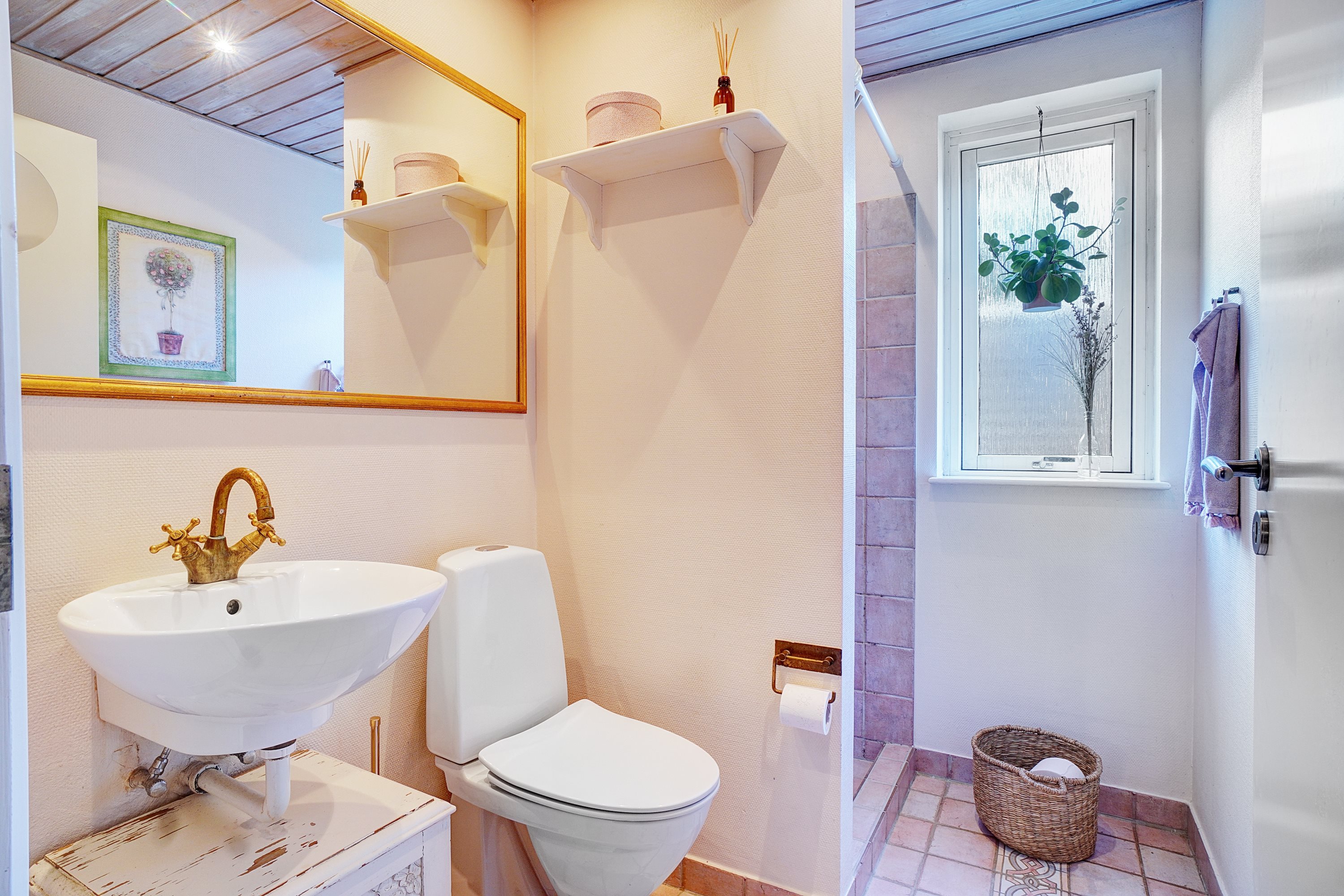 Fremhævet badeværelse billede i fuldskærmstilstand. Billede af Bag Vænget 23, 3400 Hillerød